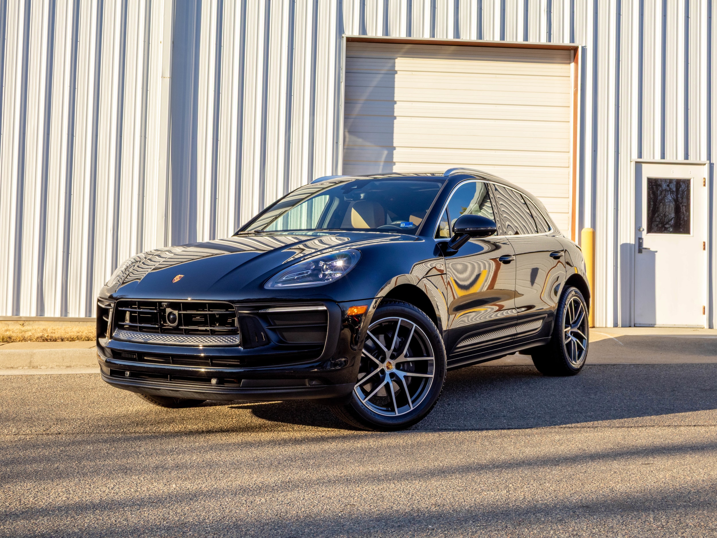 2025 Porsche Macan's photo