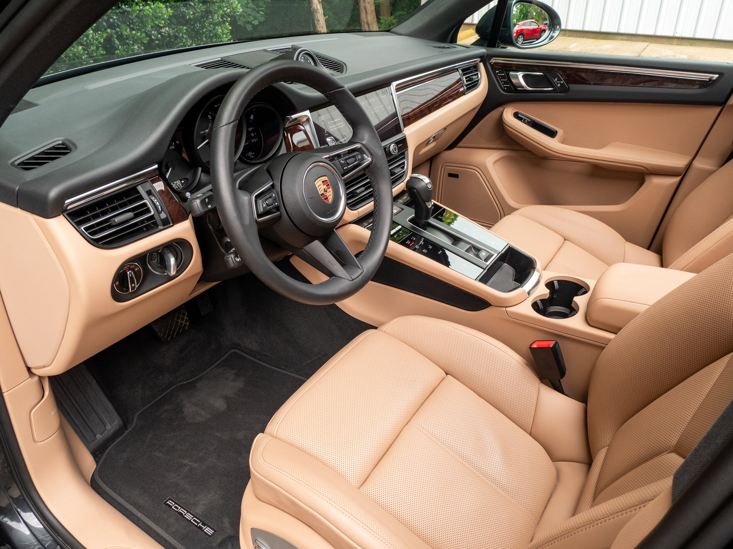 2025 Porsche Macan photo 4