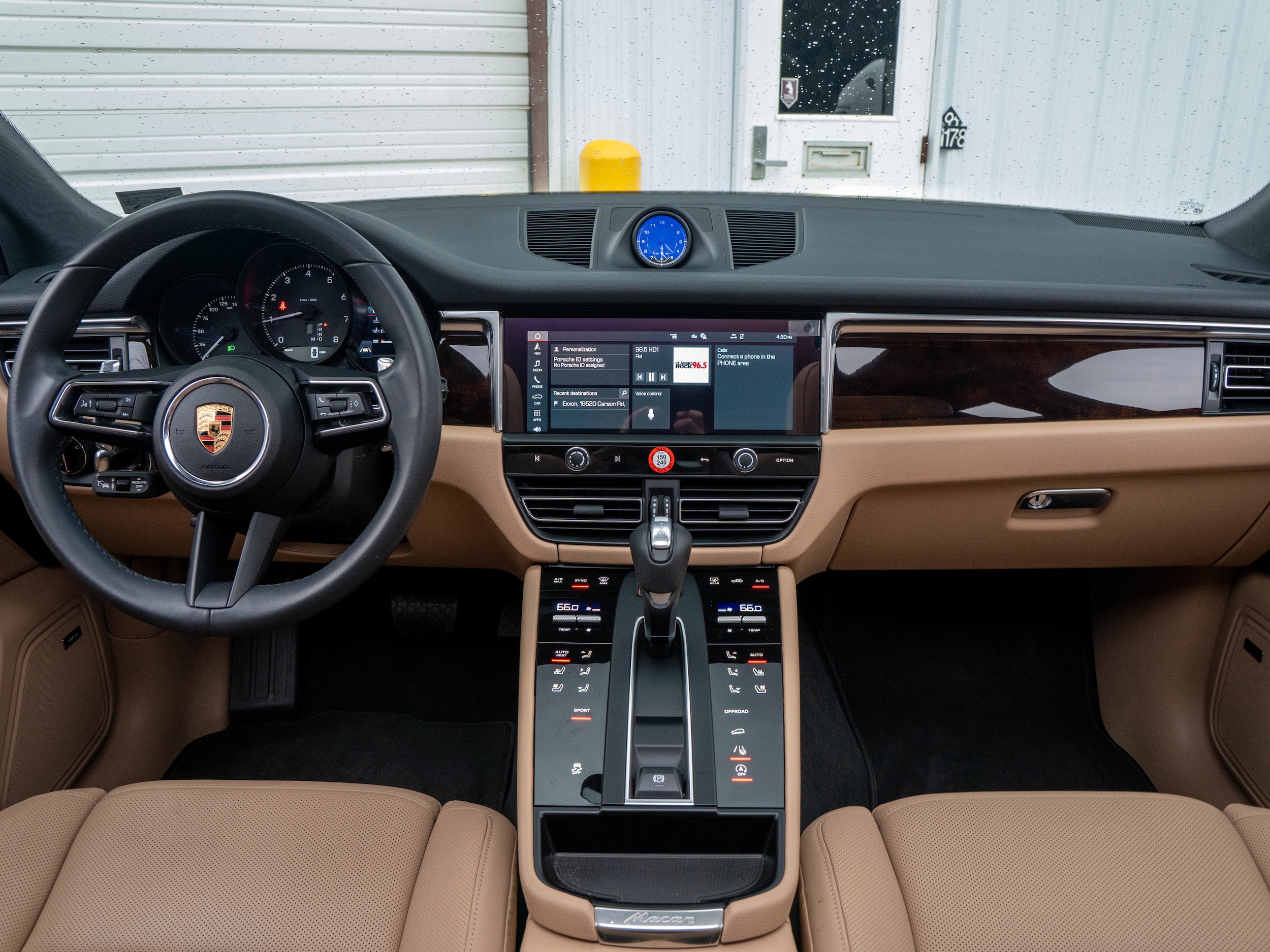 2025 Porsche Macan - Photo 21