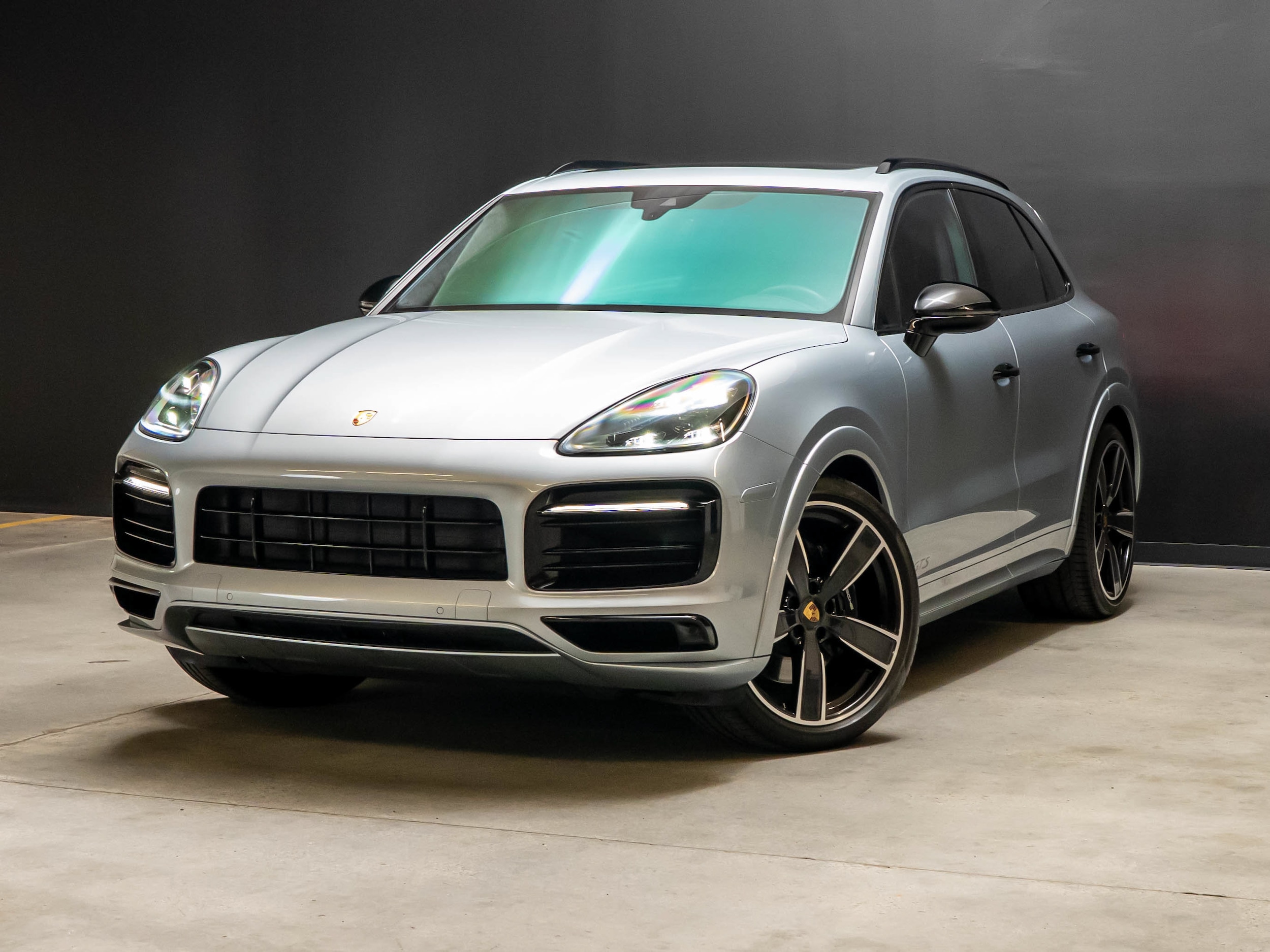 2022 Porsche Cayenne GTS's photo