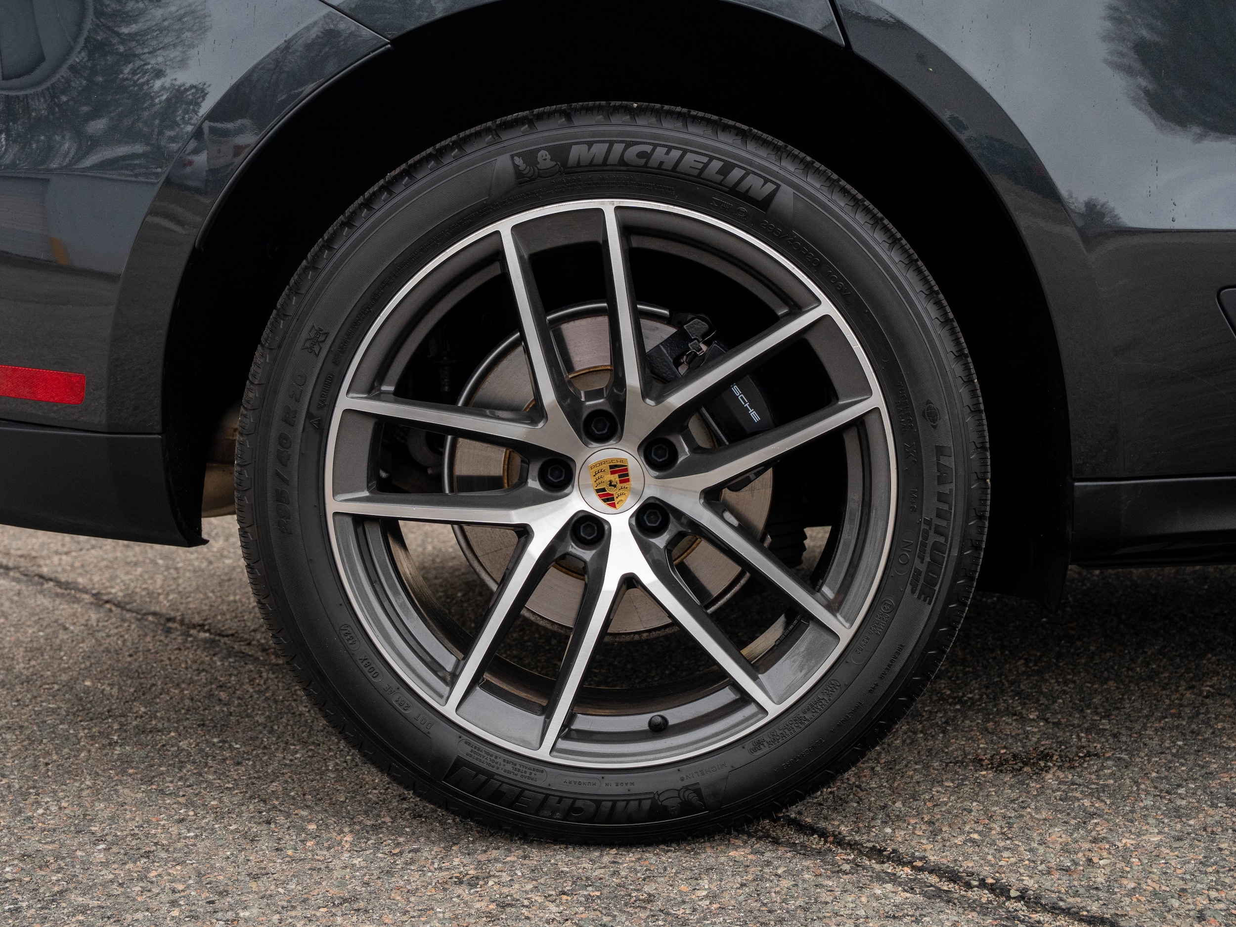 2025 Porsche Macan - Photo 14