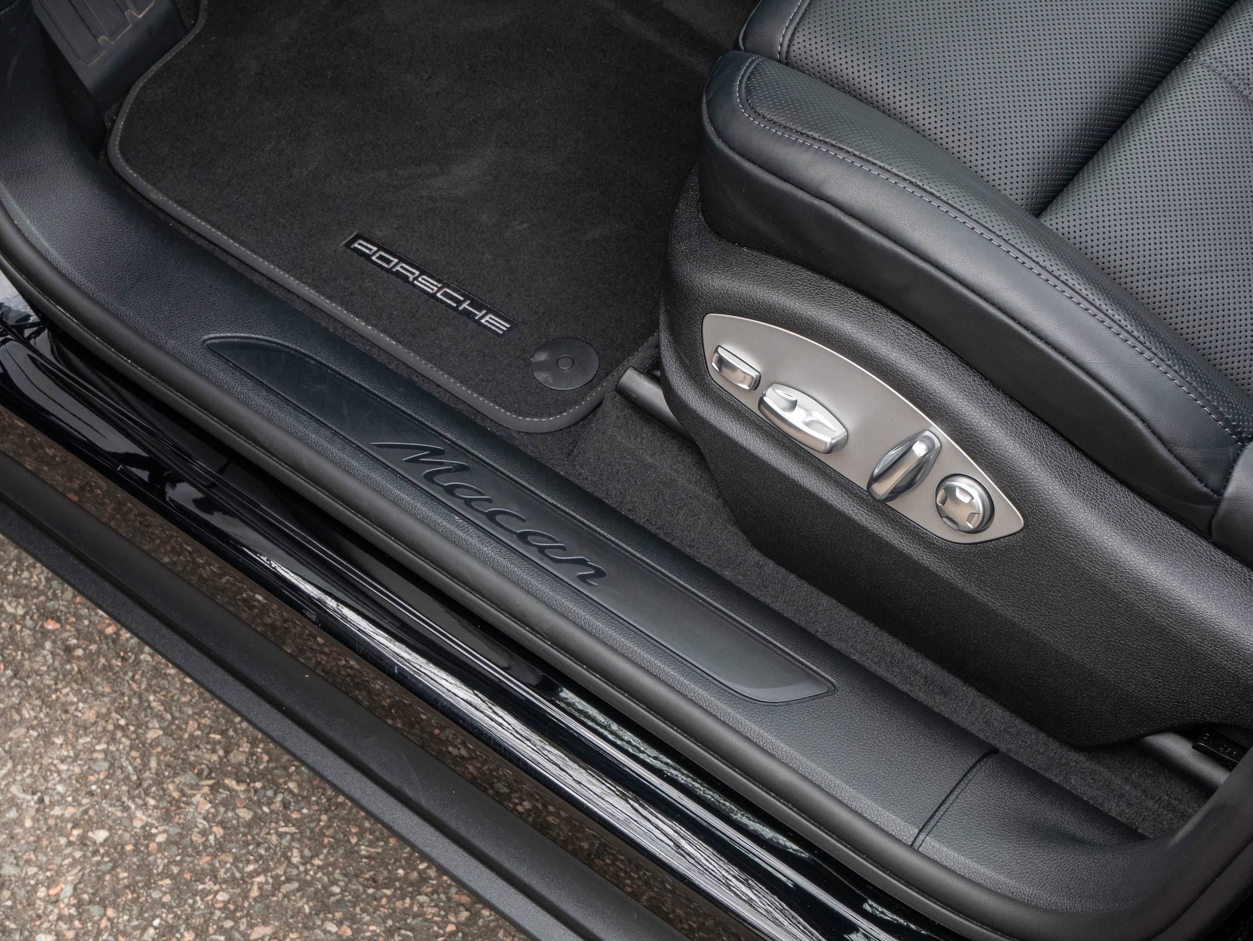 2025 Porsche Macan - Photo 26