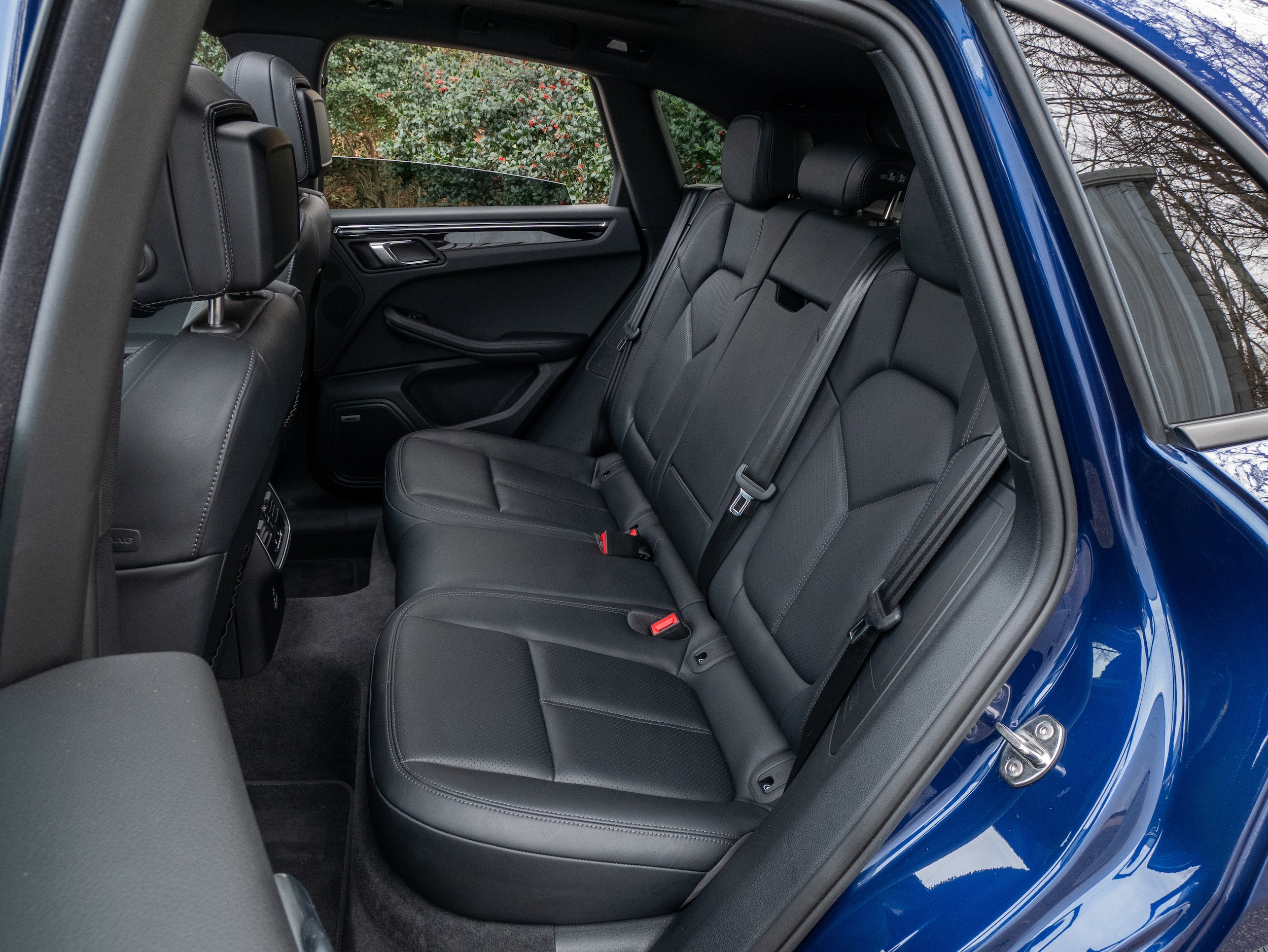 2025 Porsche Macan - Photo 38