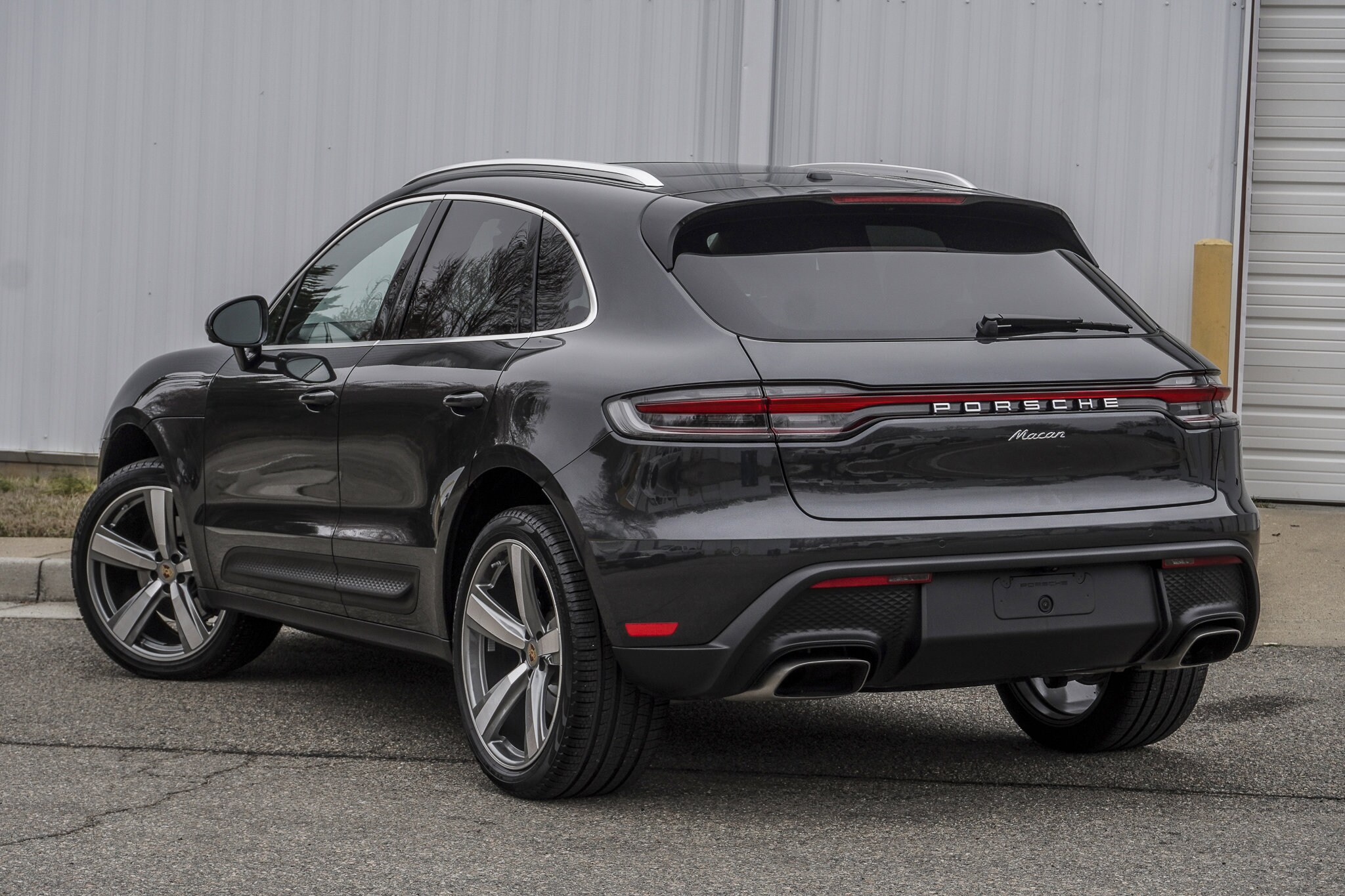 2024 Porsche Macan T photo 3