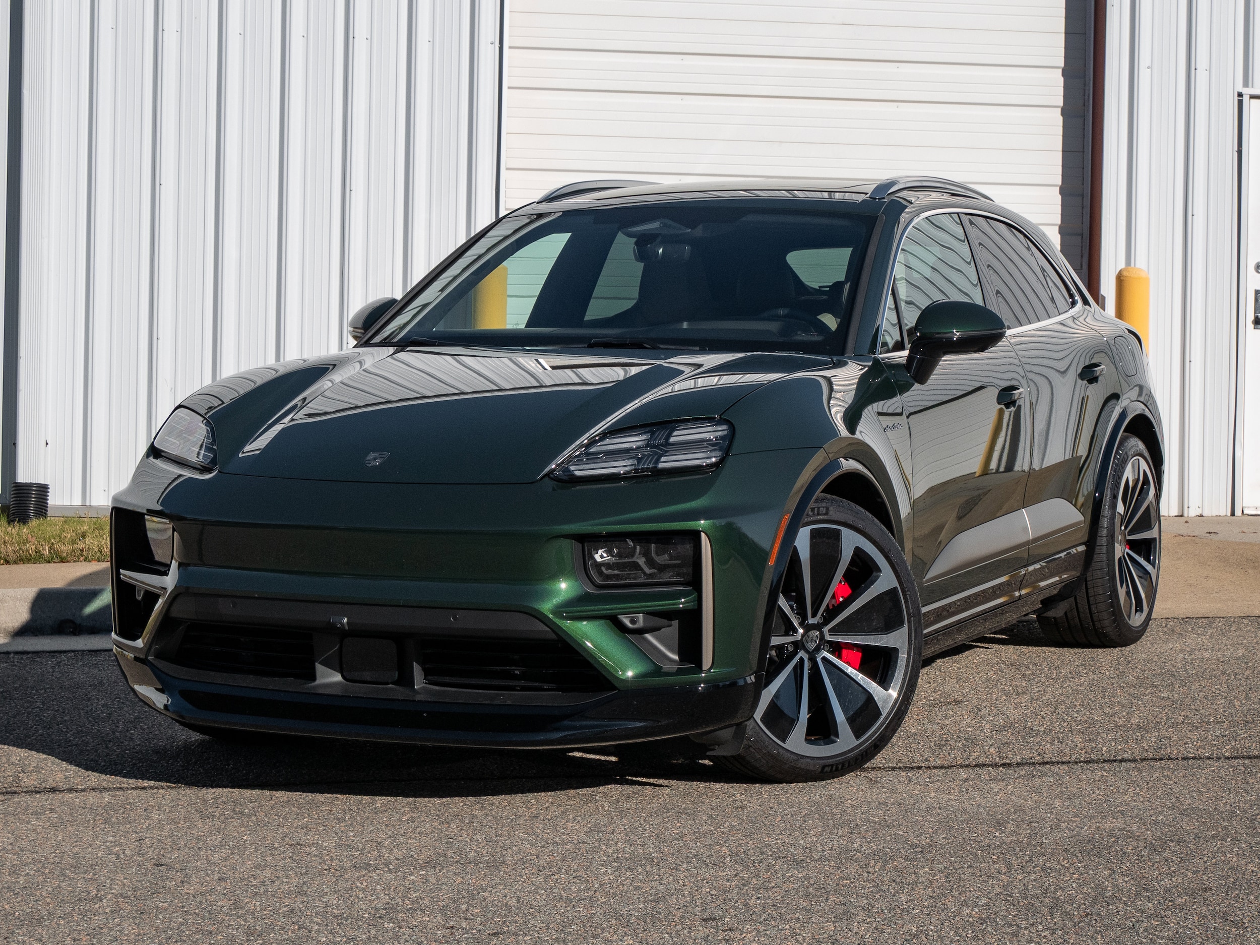 2024 Porsche Macan Turbo Electric's photo