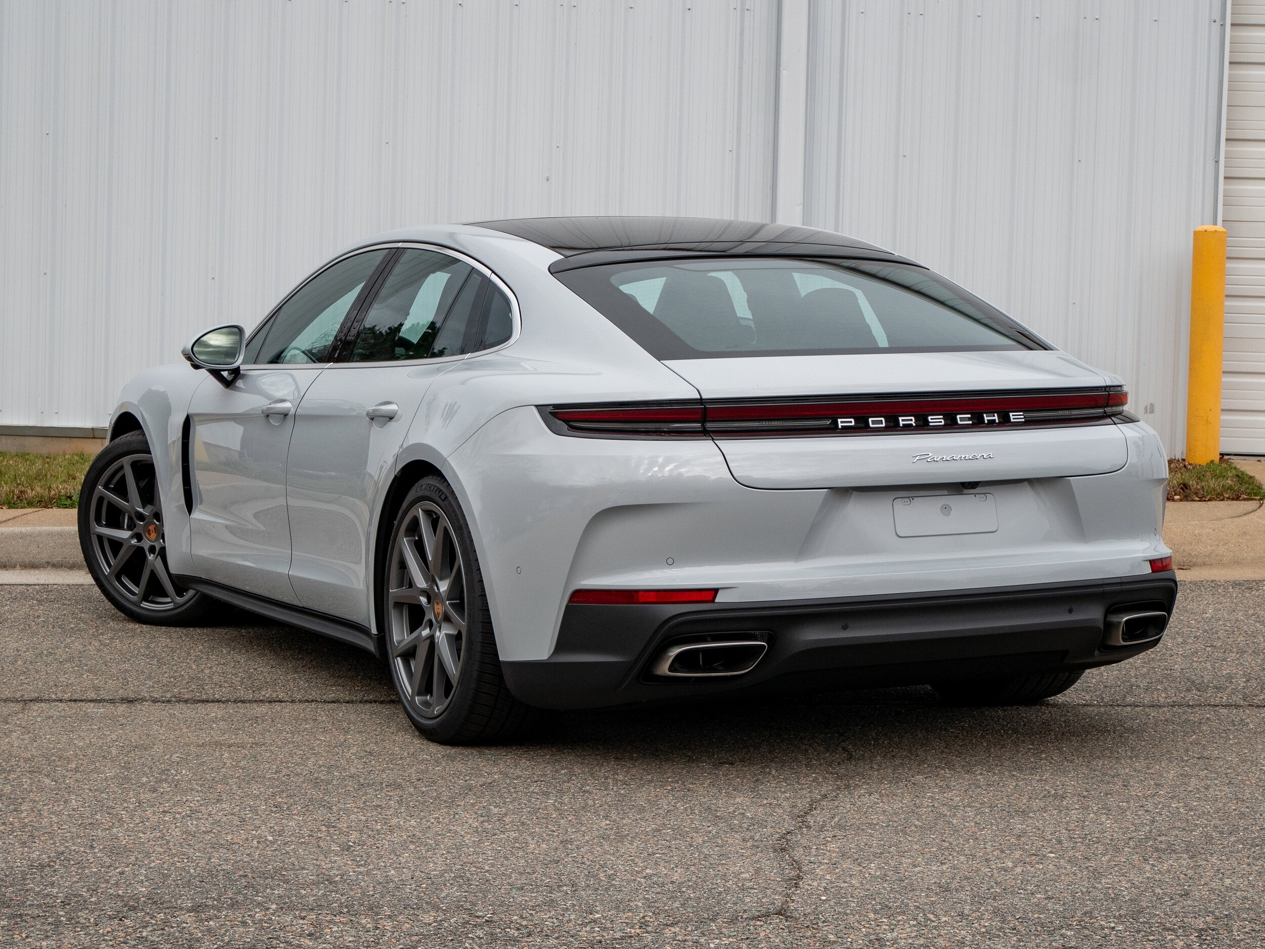 2026 Porsche Panamera 4 photo 3