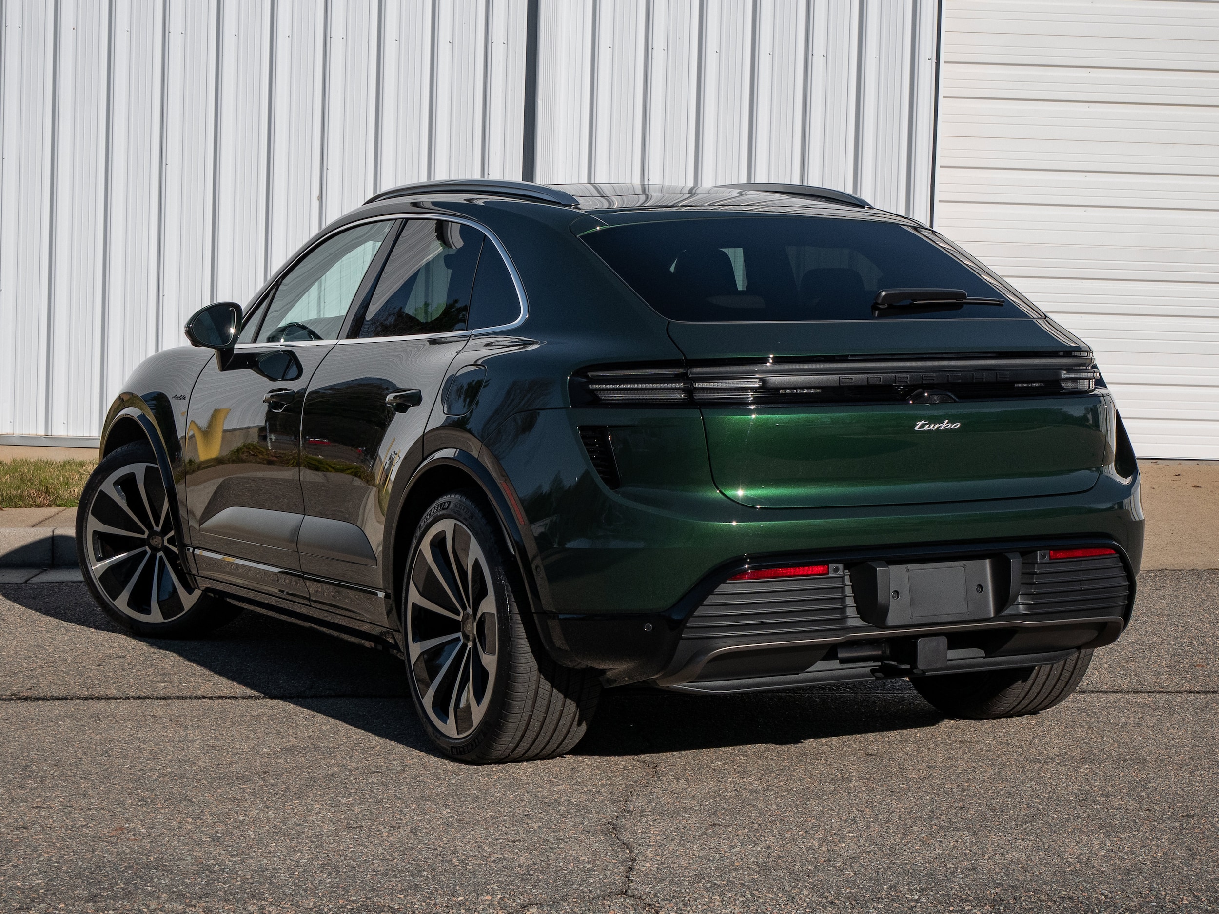 2024 Porsche Macan Turbo Electric photo 3