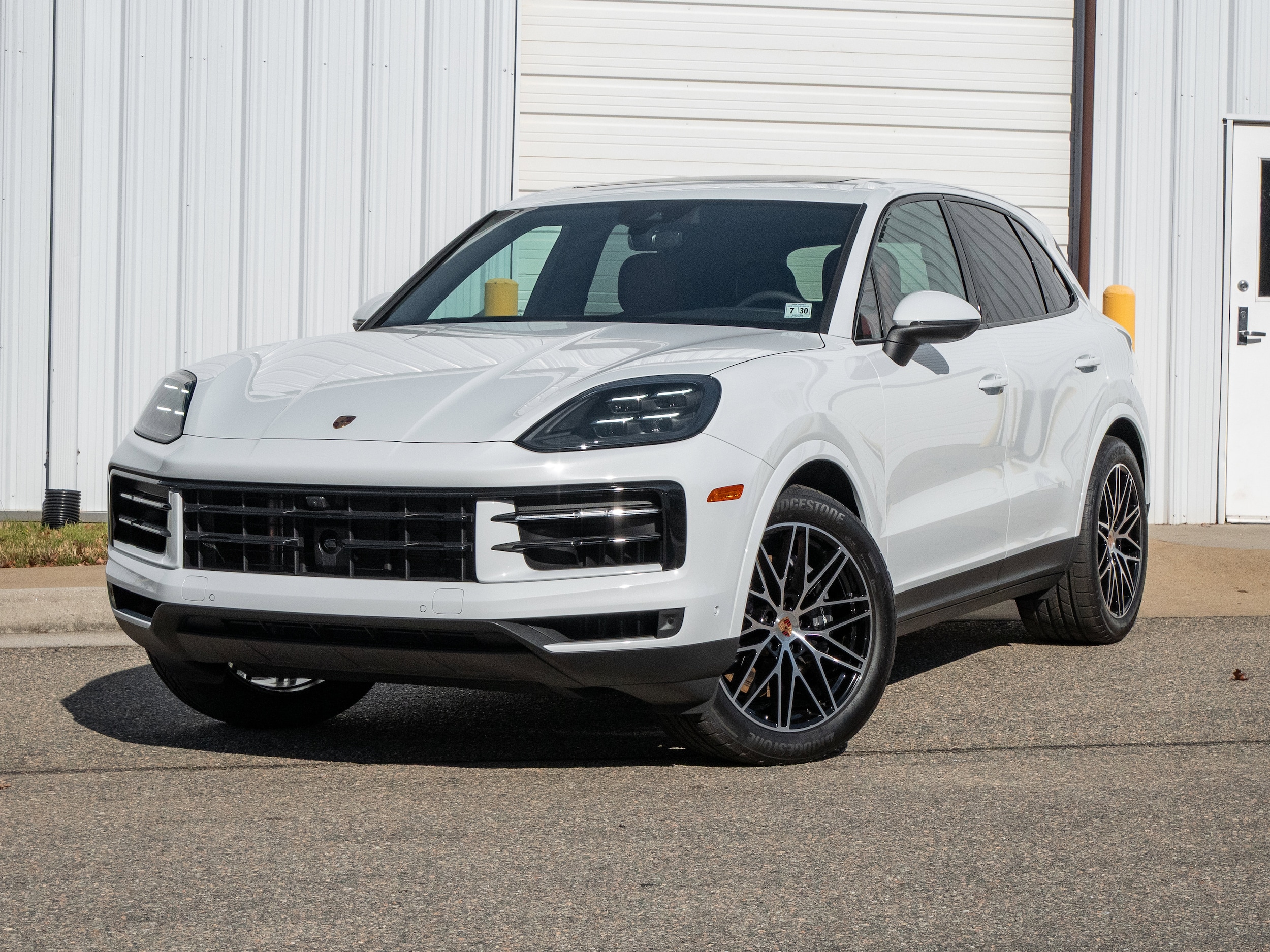 2025 Porsche Cayenne Base's photo