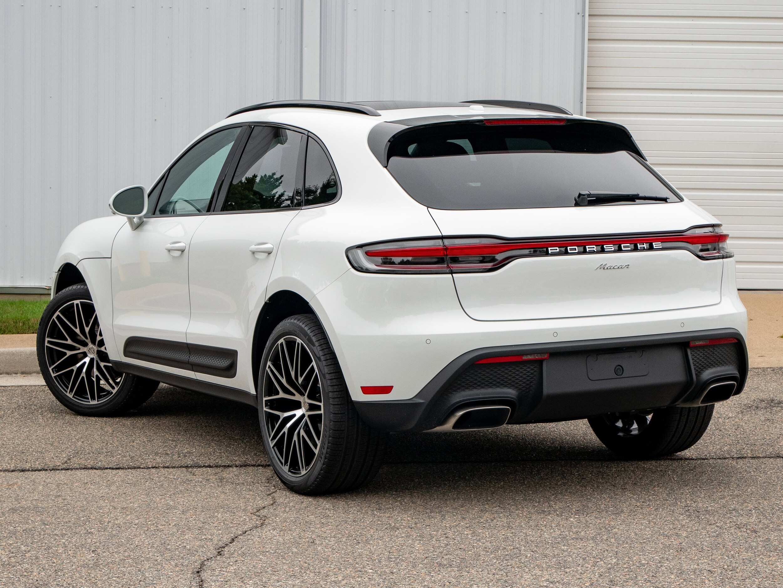 2026 Porsche Macan T photo 3