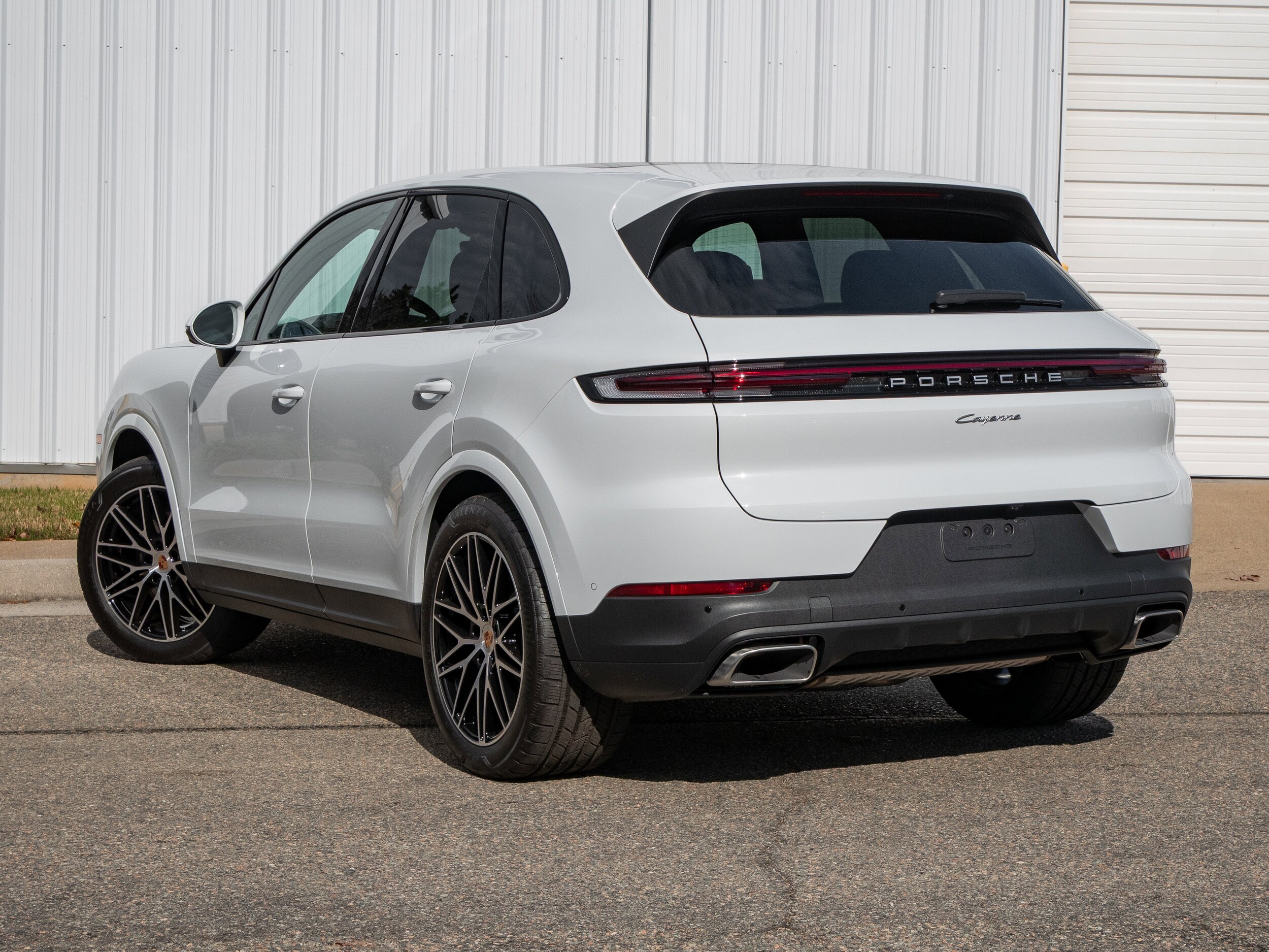 2025 Porsche Cayenne photo 3
