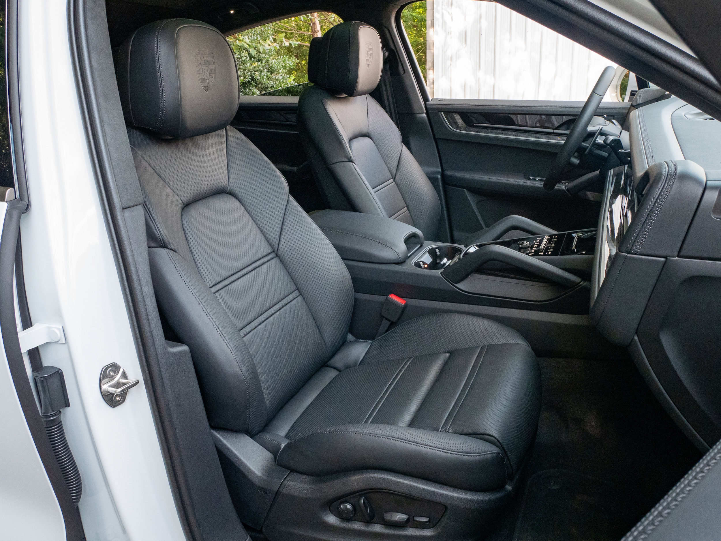 2025 Porsche Cayenne Coup Turbo E-Hybrid - Photo 32