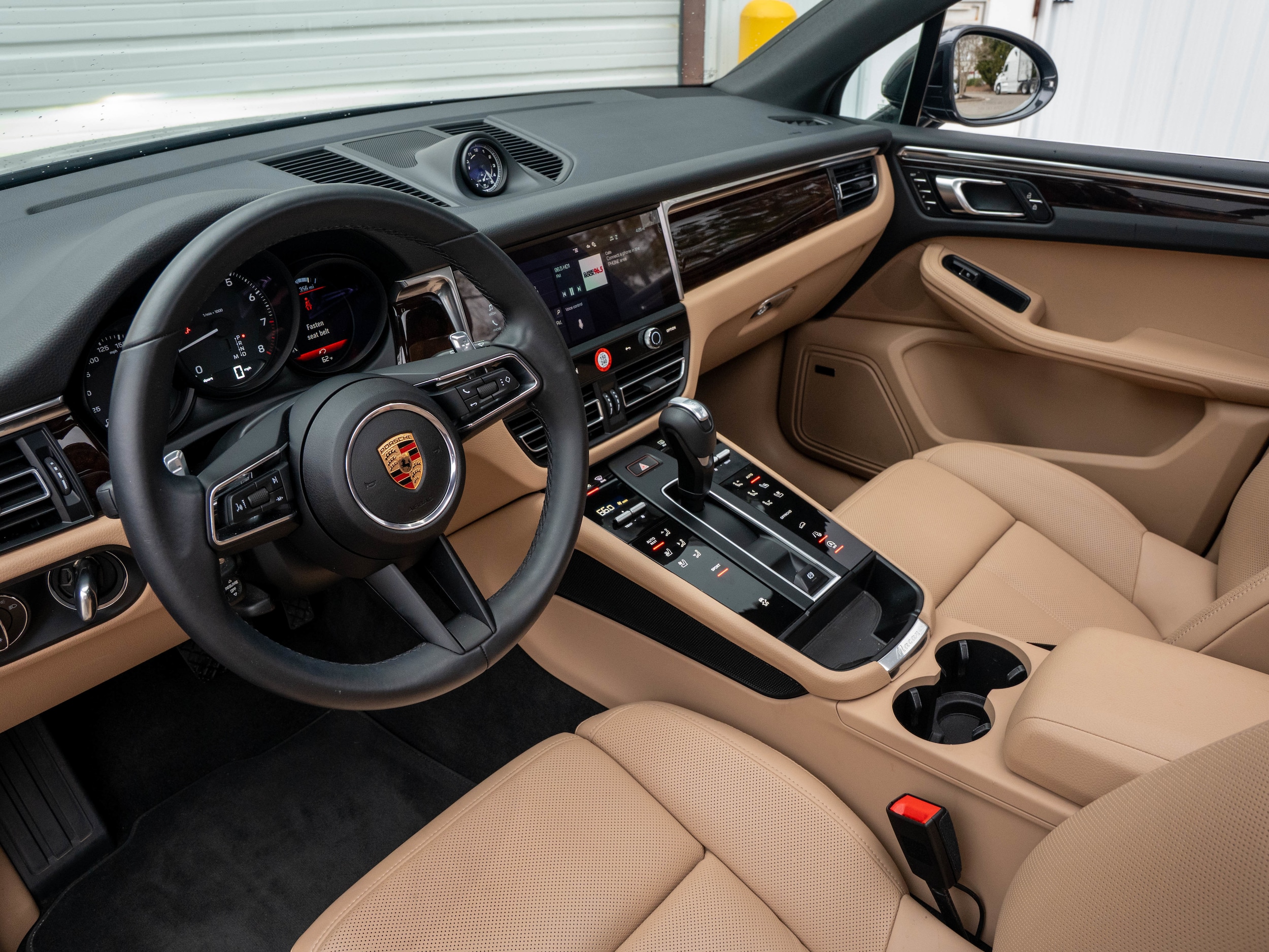 2025 Porsche Macan - Photo 22