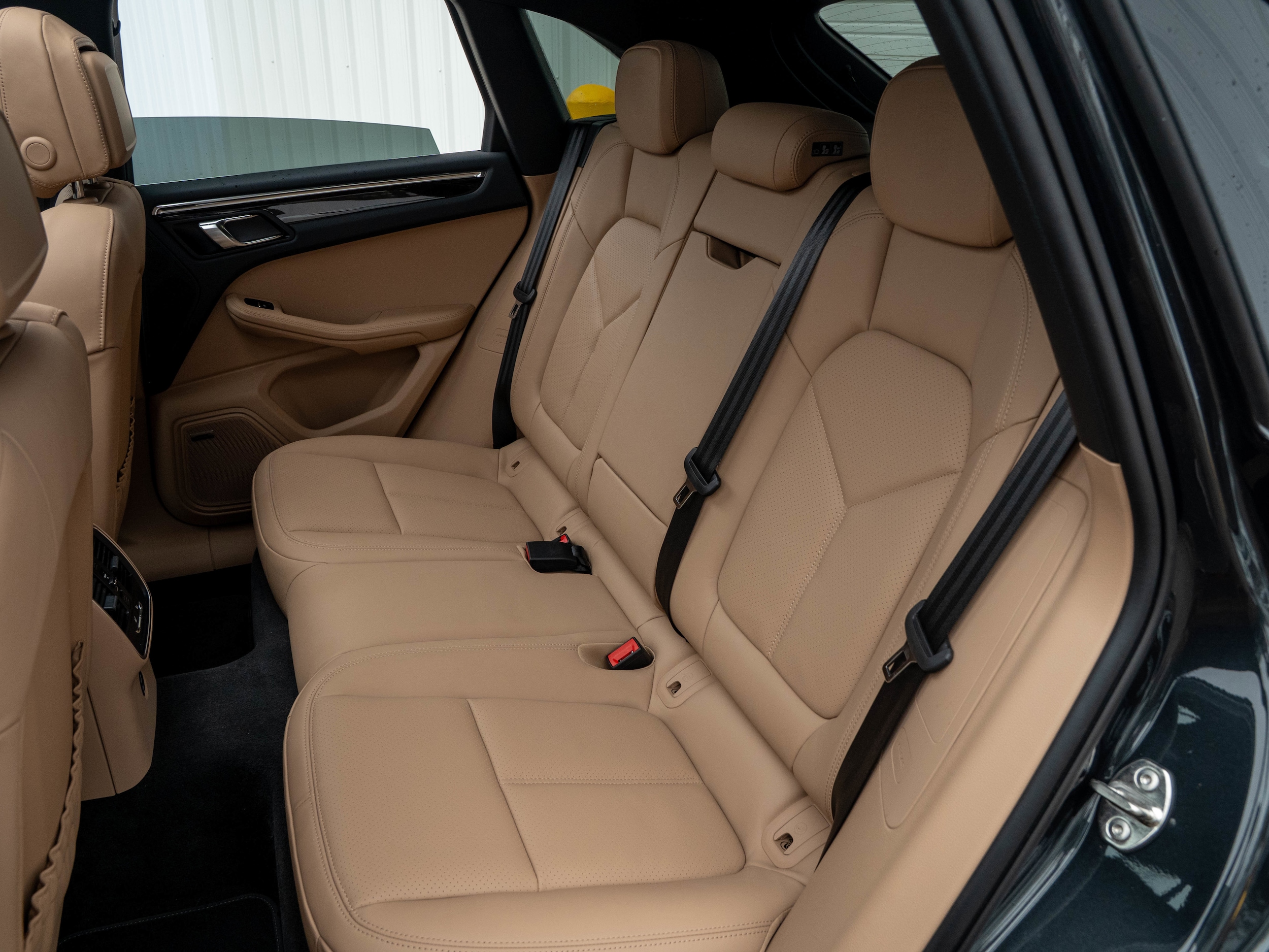 2025 Porsche Macan - Photo 35