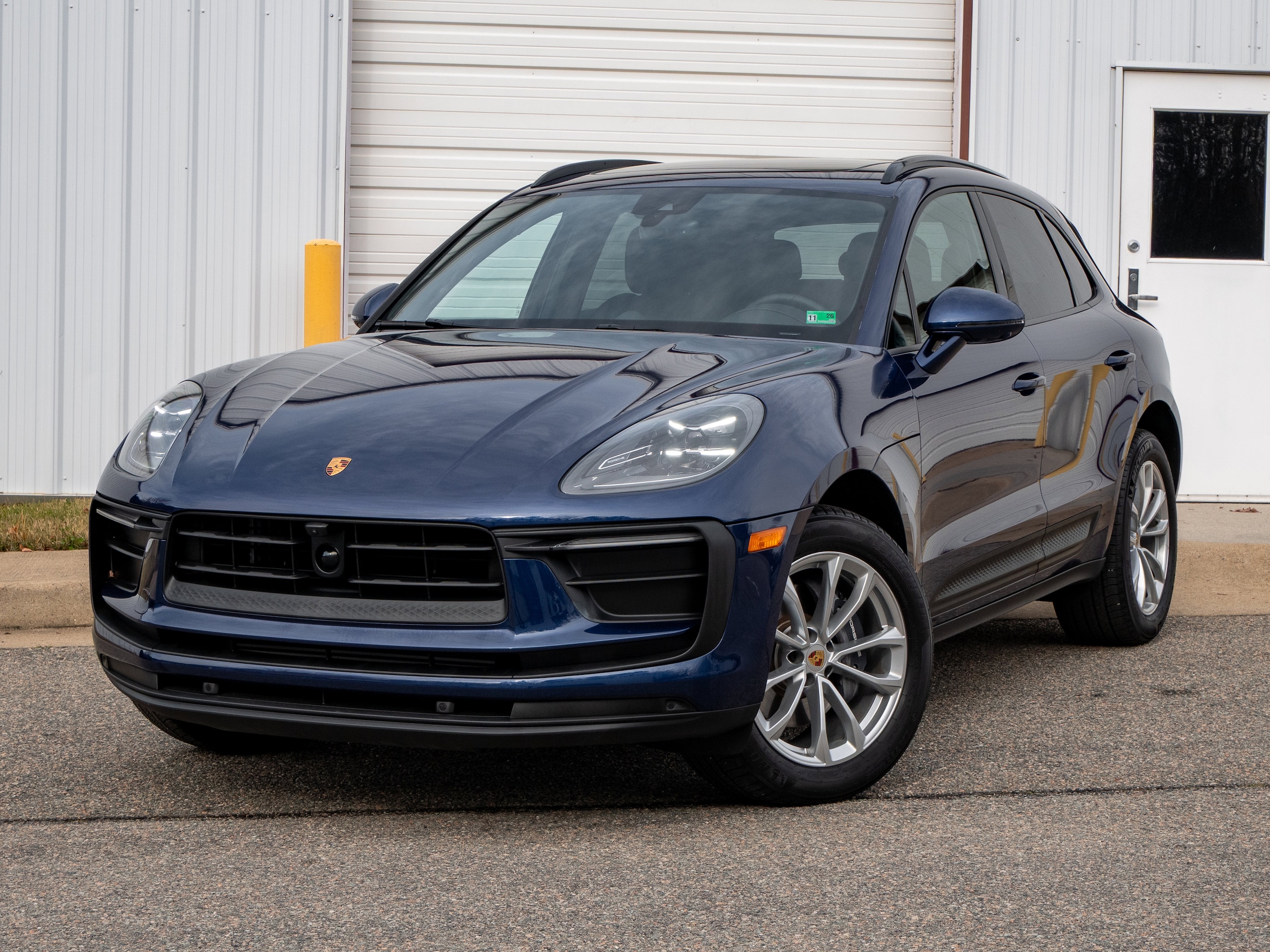 2025 Porsche Macan's photo