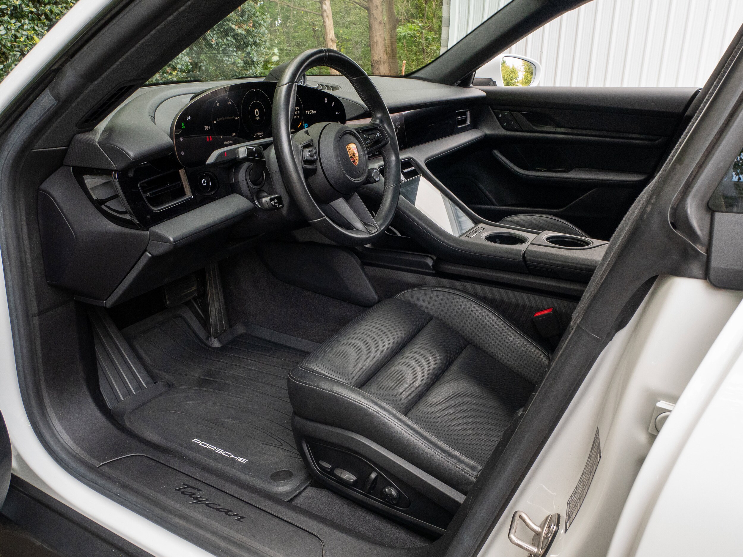 2022 Porsche Taycan photo 3