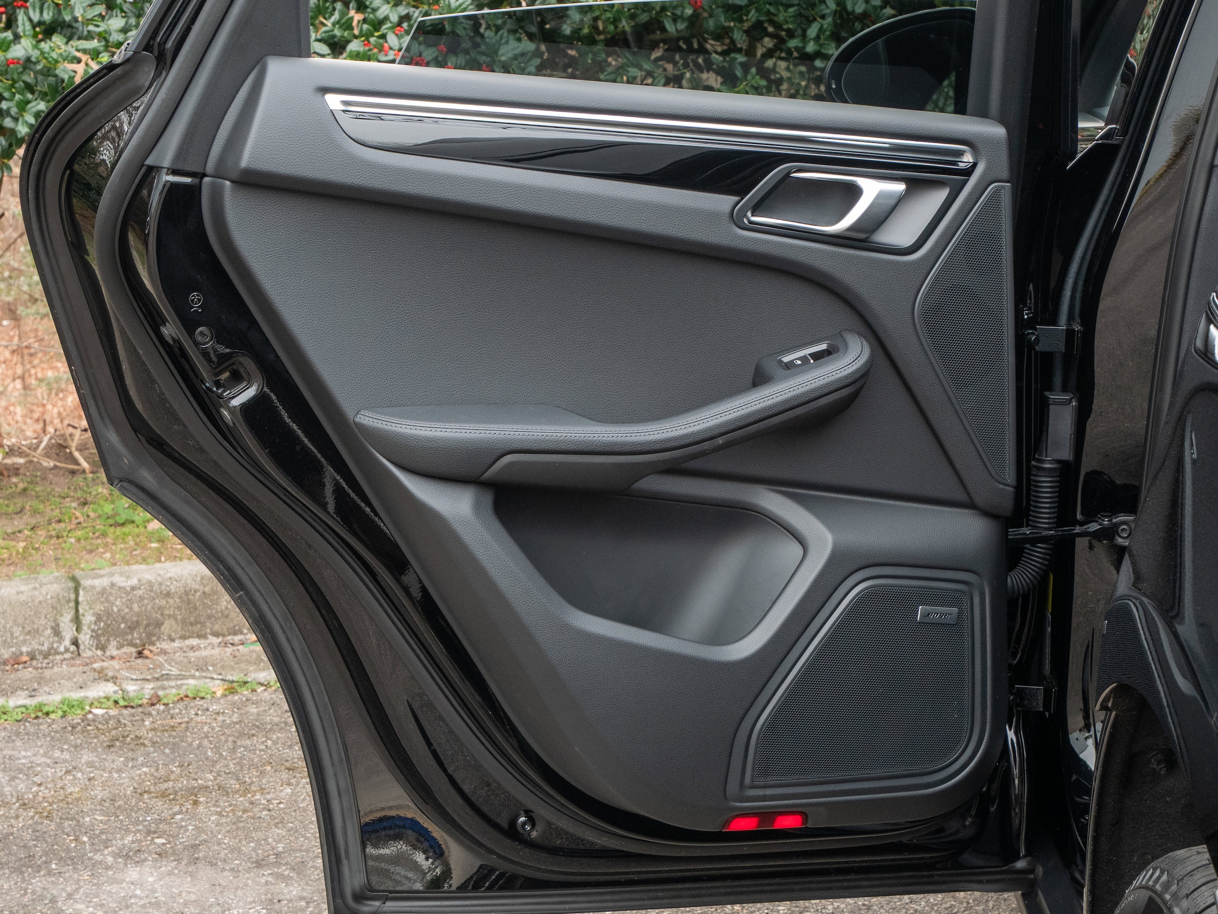 2025 Porsche Macan - Photo 32