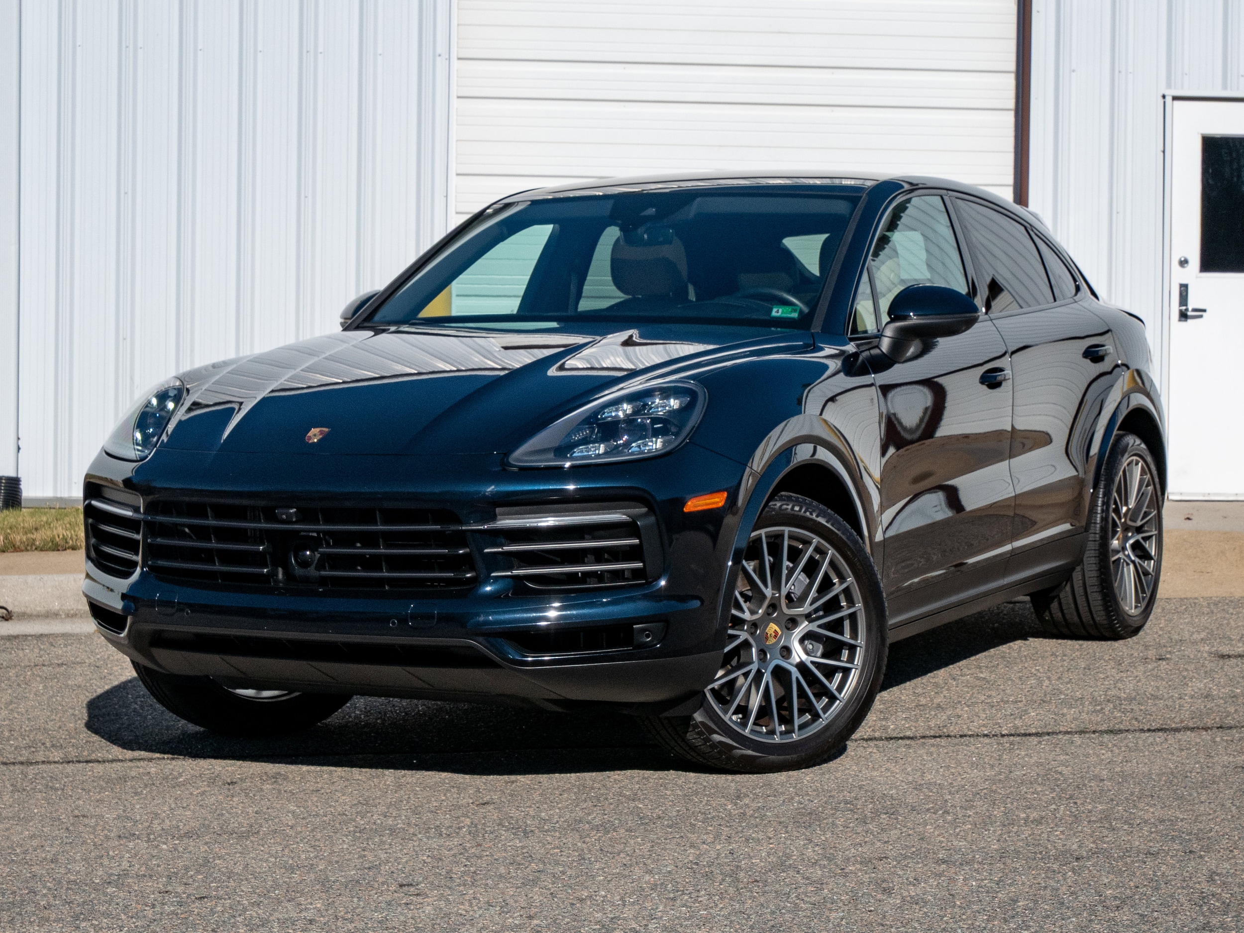 2023 Porsche Cayenne Coup Platinum Edition's photo