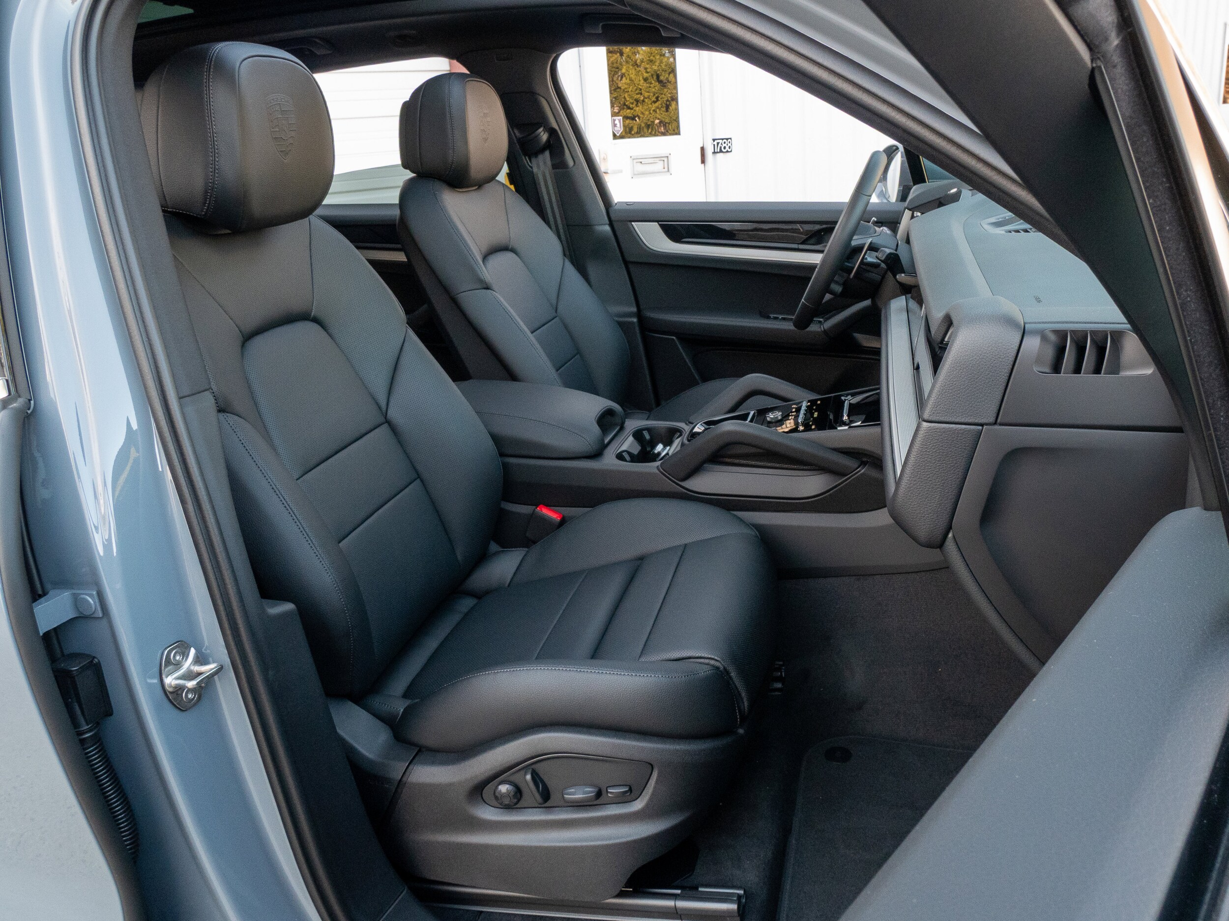 2026 Porsche Cayenne E-Hybrid - Photo 31