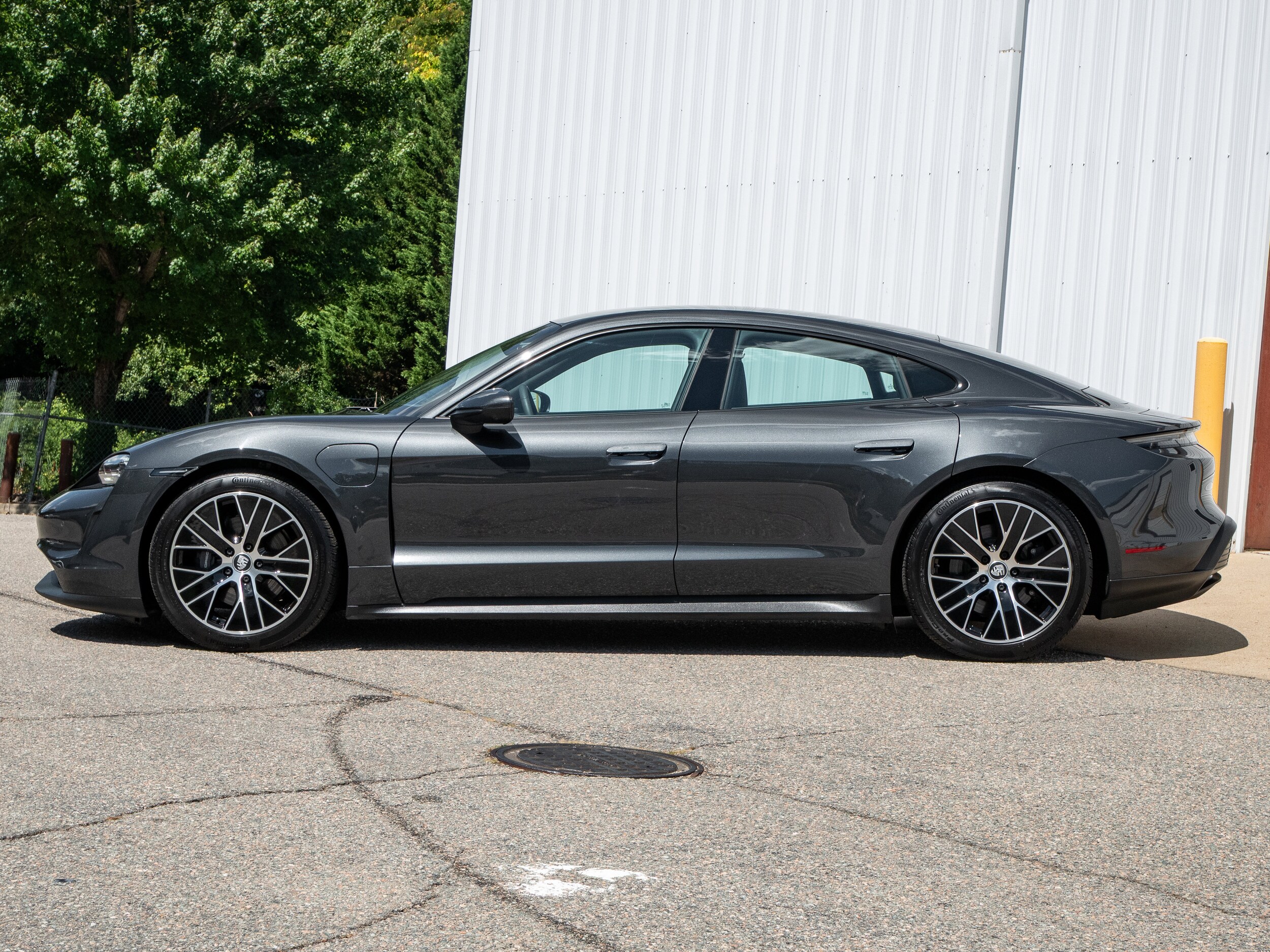 2022 Porsche Taycan photo 2
