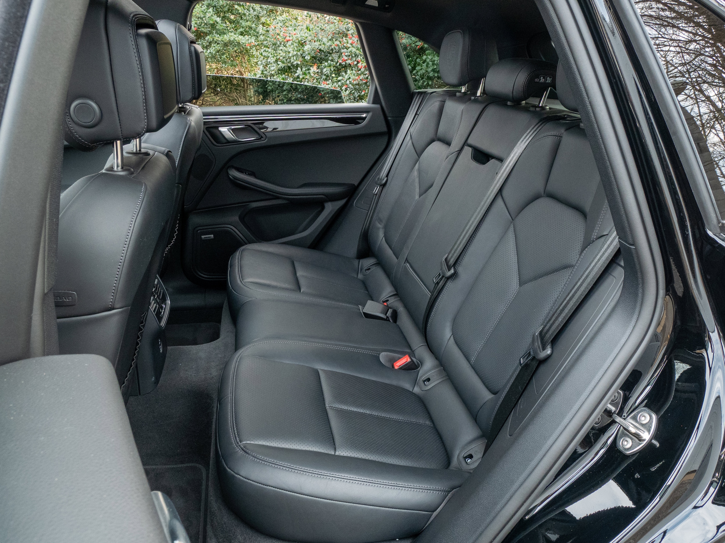 2025 Porsche Macan - Photo 34