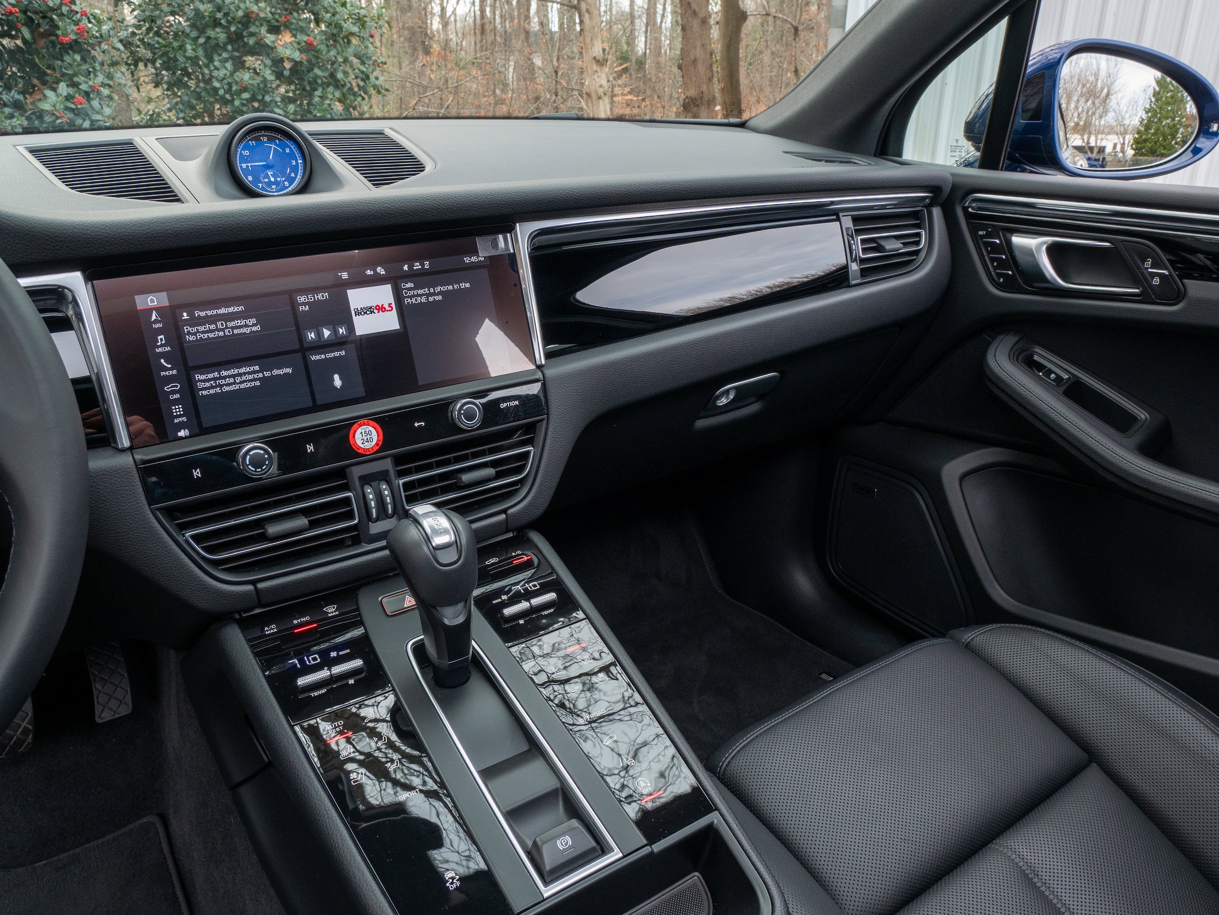 2025 Porsche Macan - Photo 24