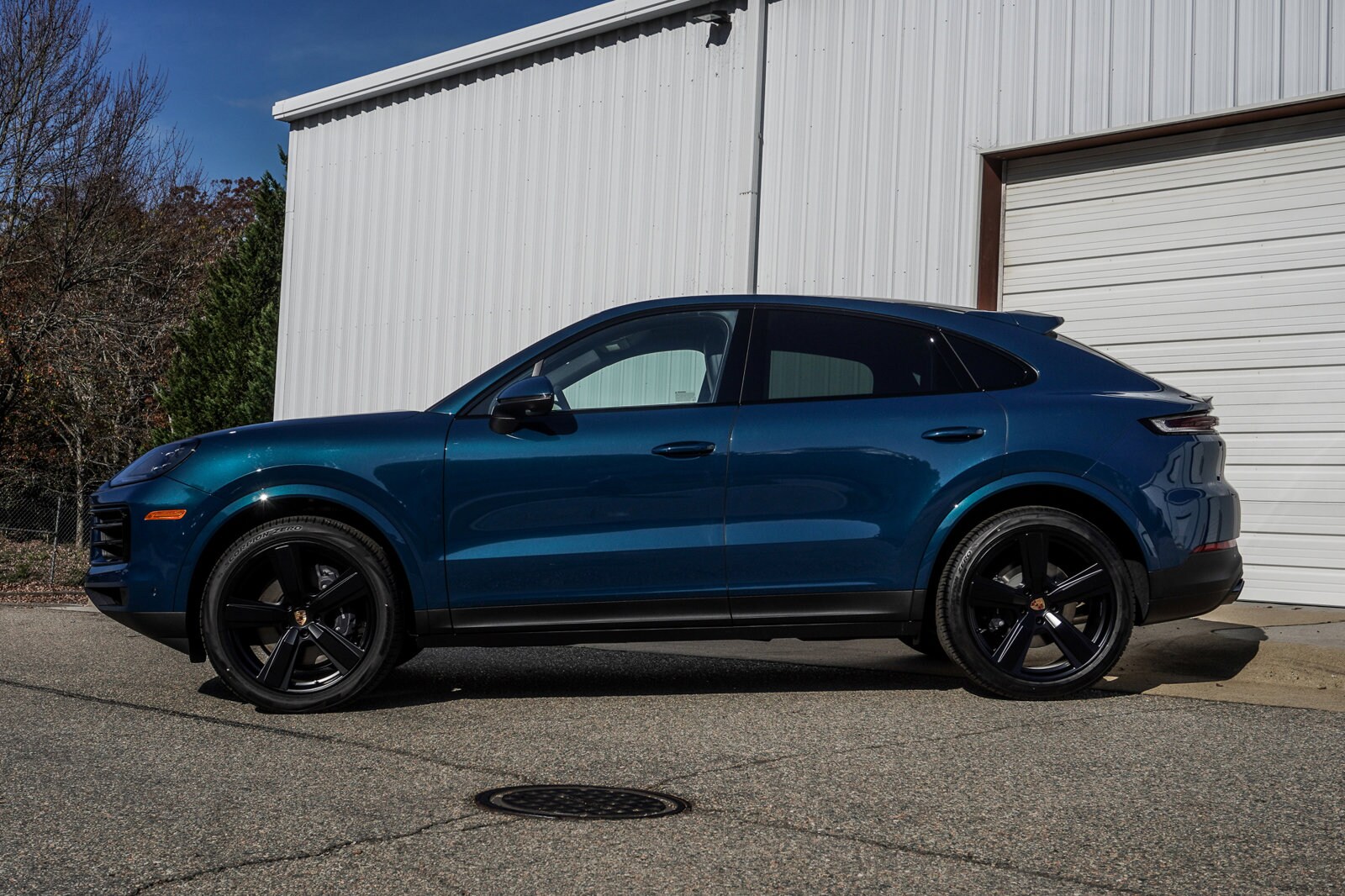 2025 Porsche Cayenne Coupe photo 2