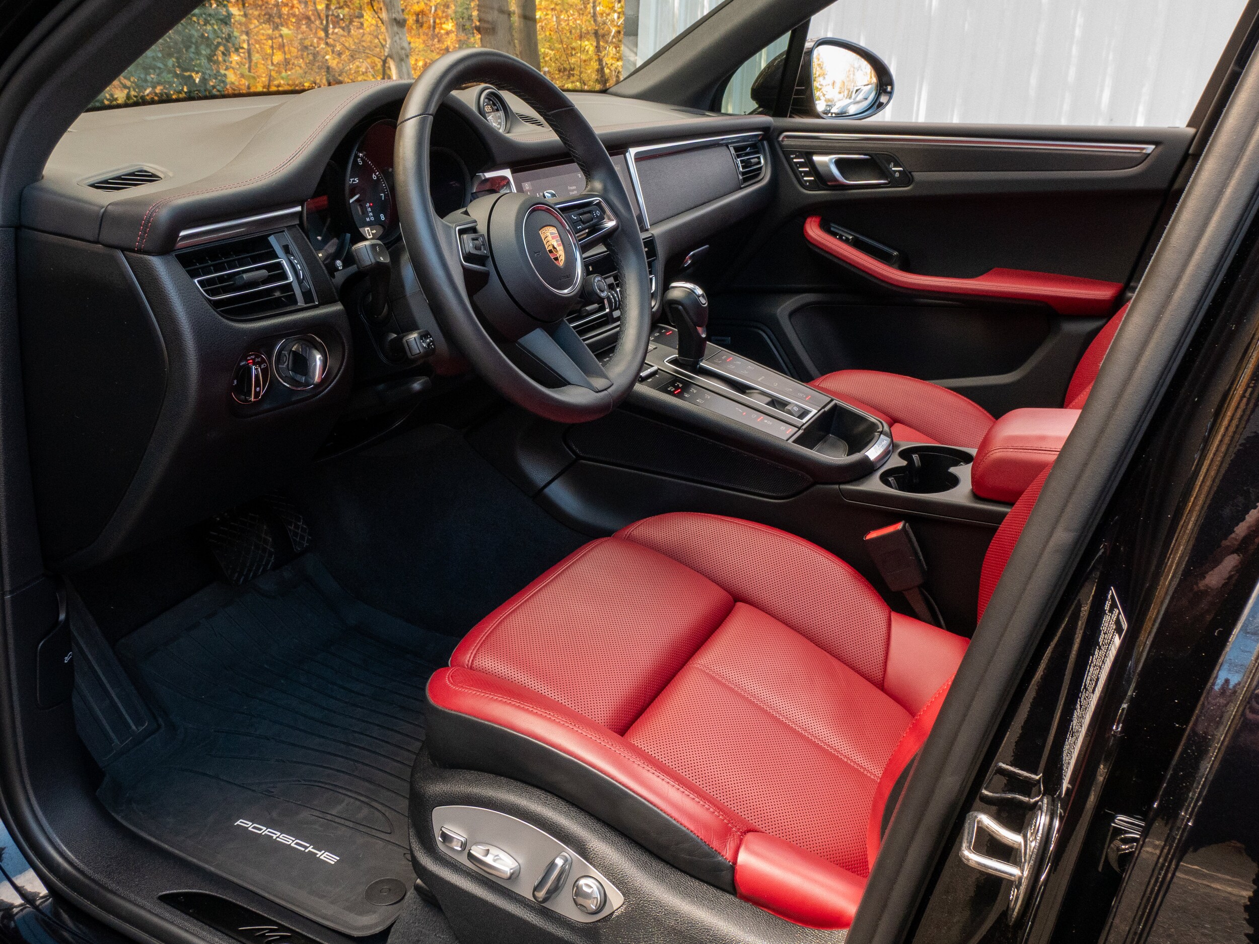 2023 Porsche Macan GTS photo 4