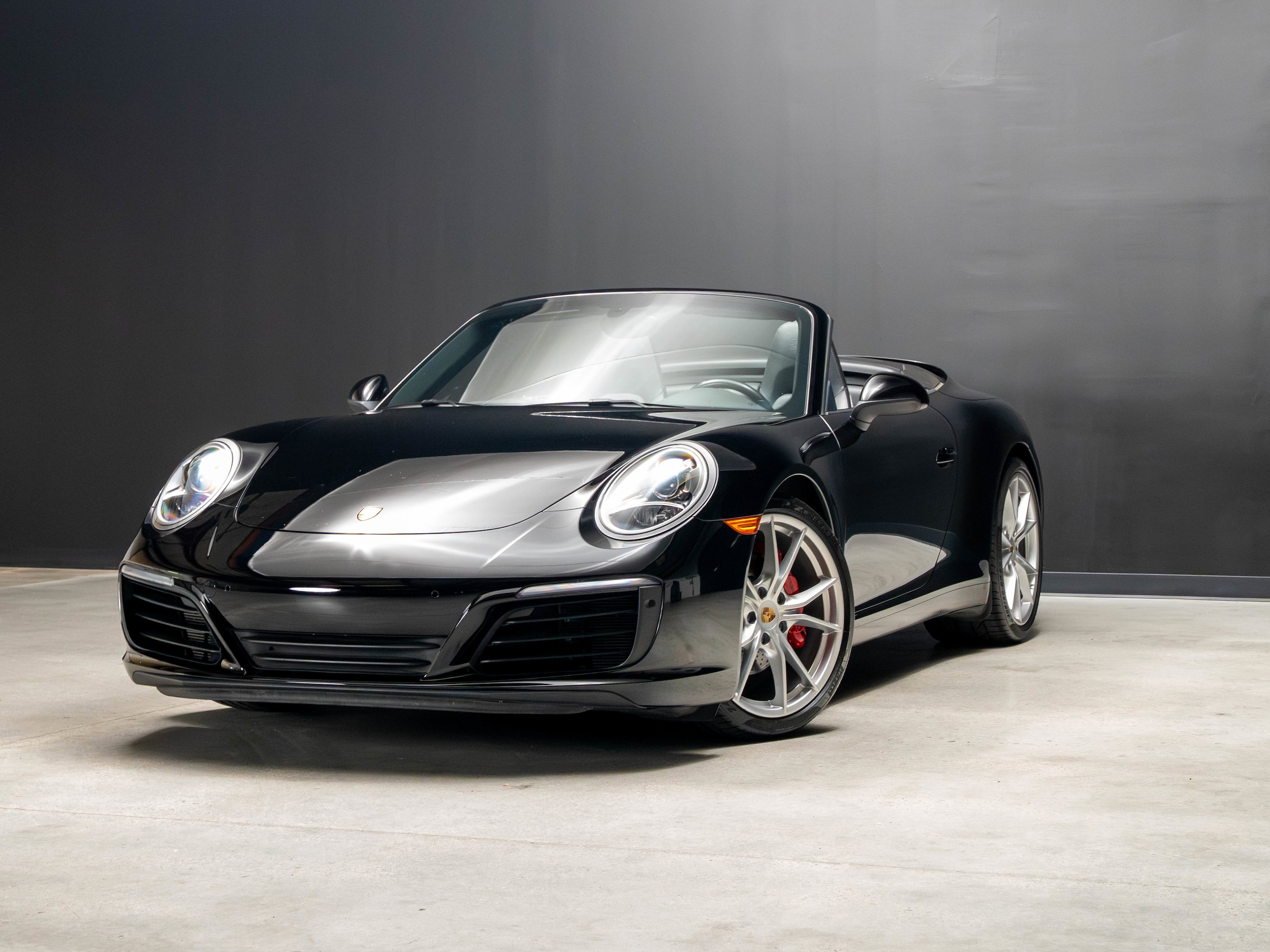 2017 Porsche 911 Carrera 4 Cabriolet's photo