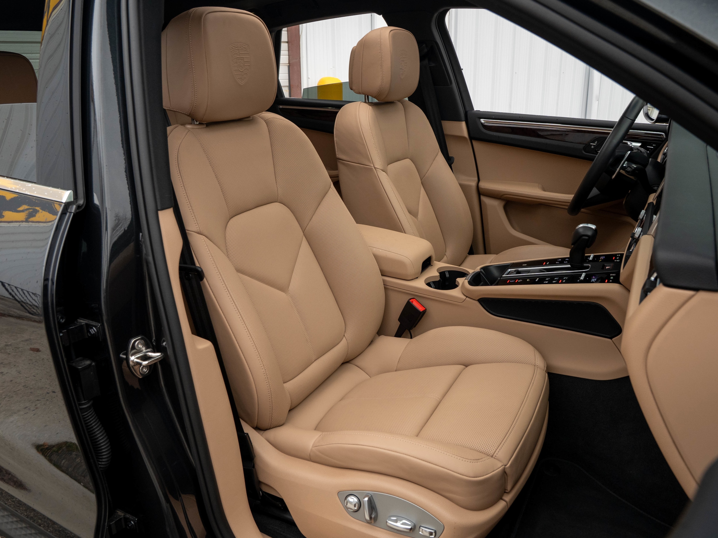 2025 Porsche Macan - Photo 31