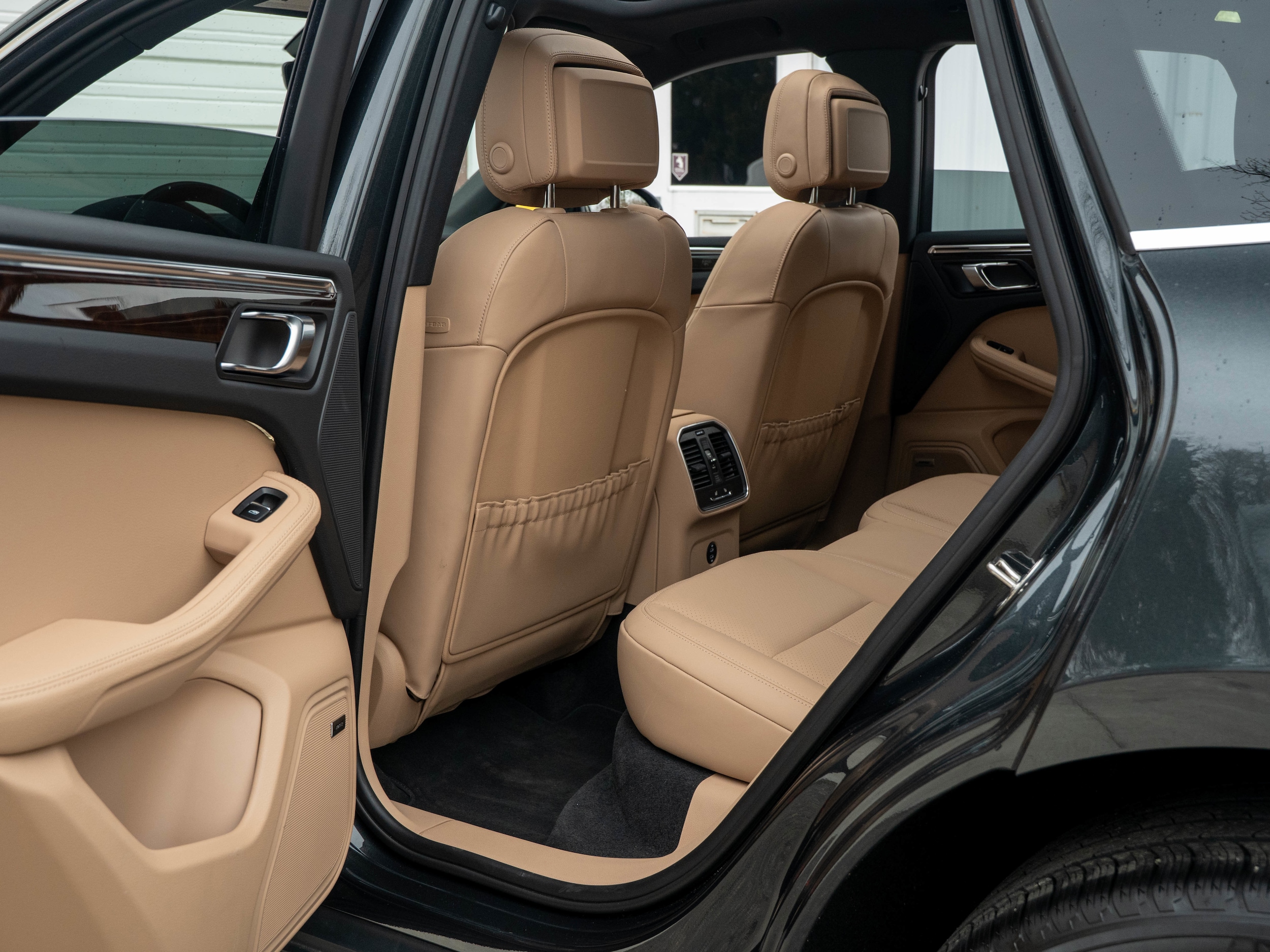 2025 Porsche Macan - Photo 34