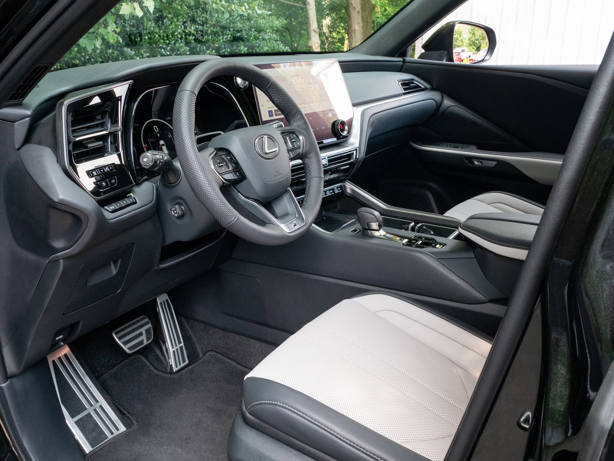 2025 Lexus TX 500h F SPORT Performance Premium photo 4