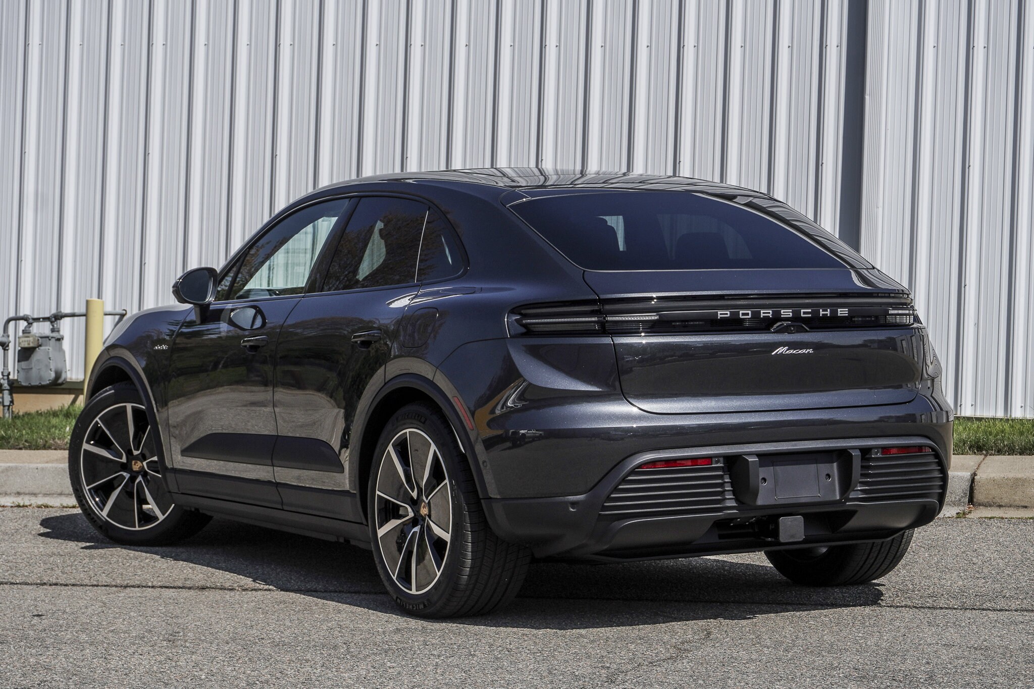 2025 Porsche Macan Electric photo 3