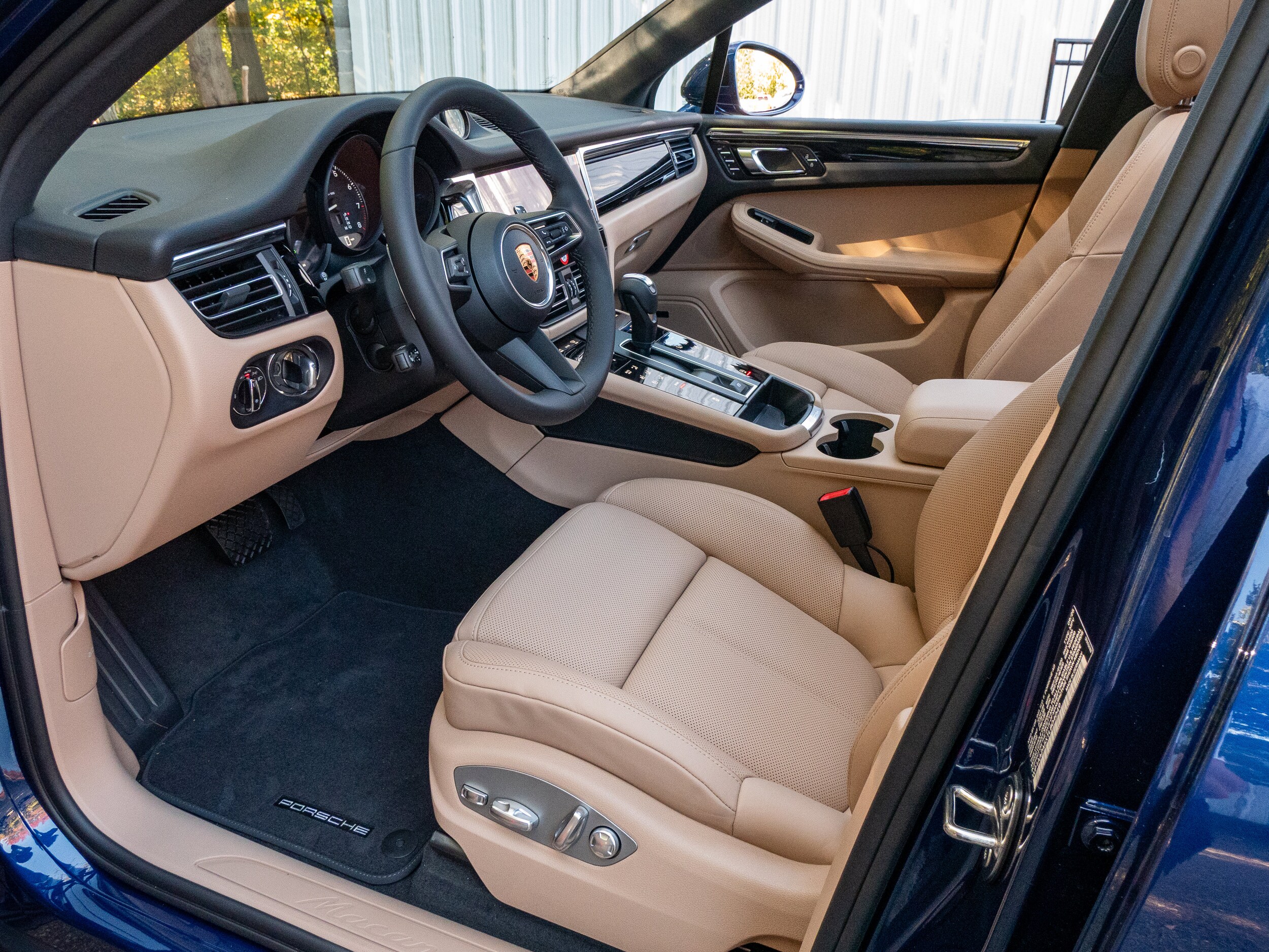 2026 Porsche Macan T photo 4