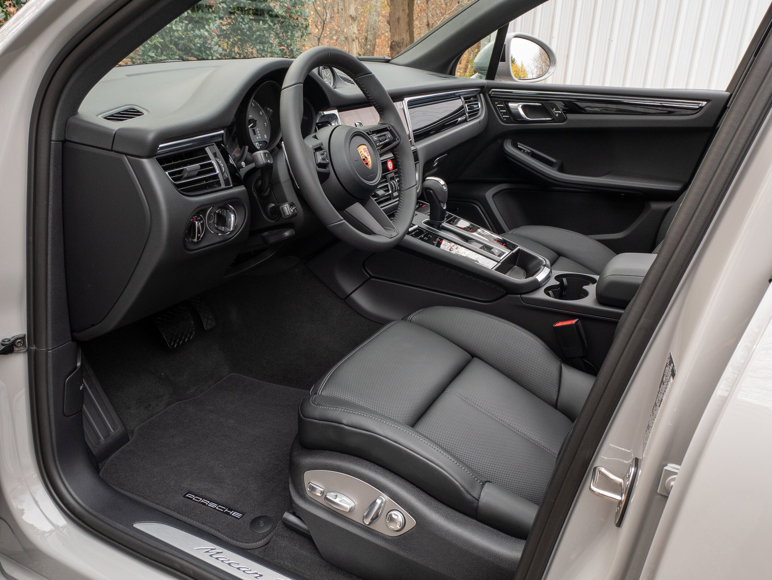 2026 Porsche Macan S photo 3