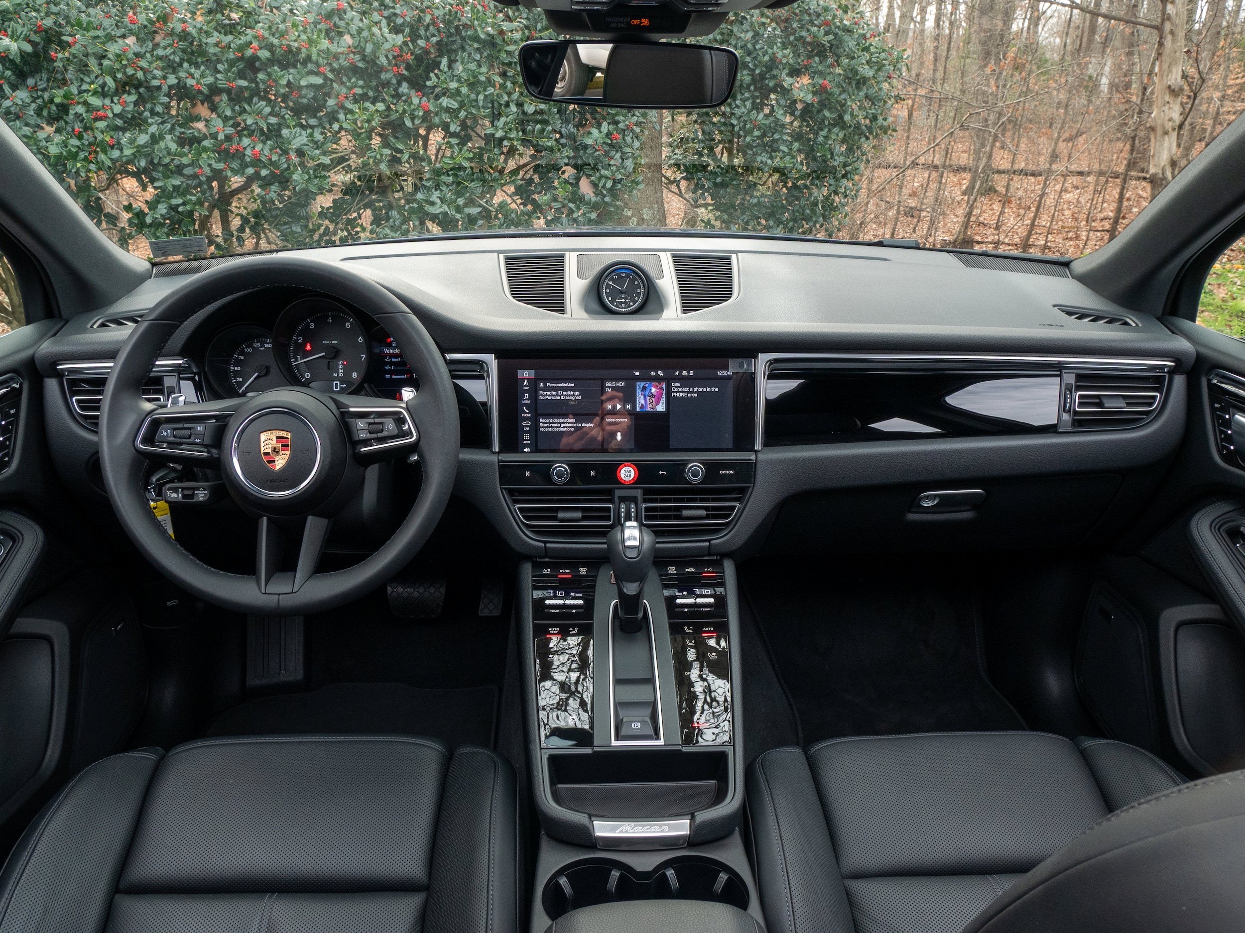 2025 Porsche Macan - Photo 25