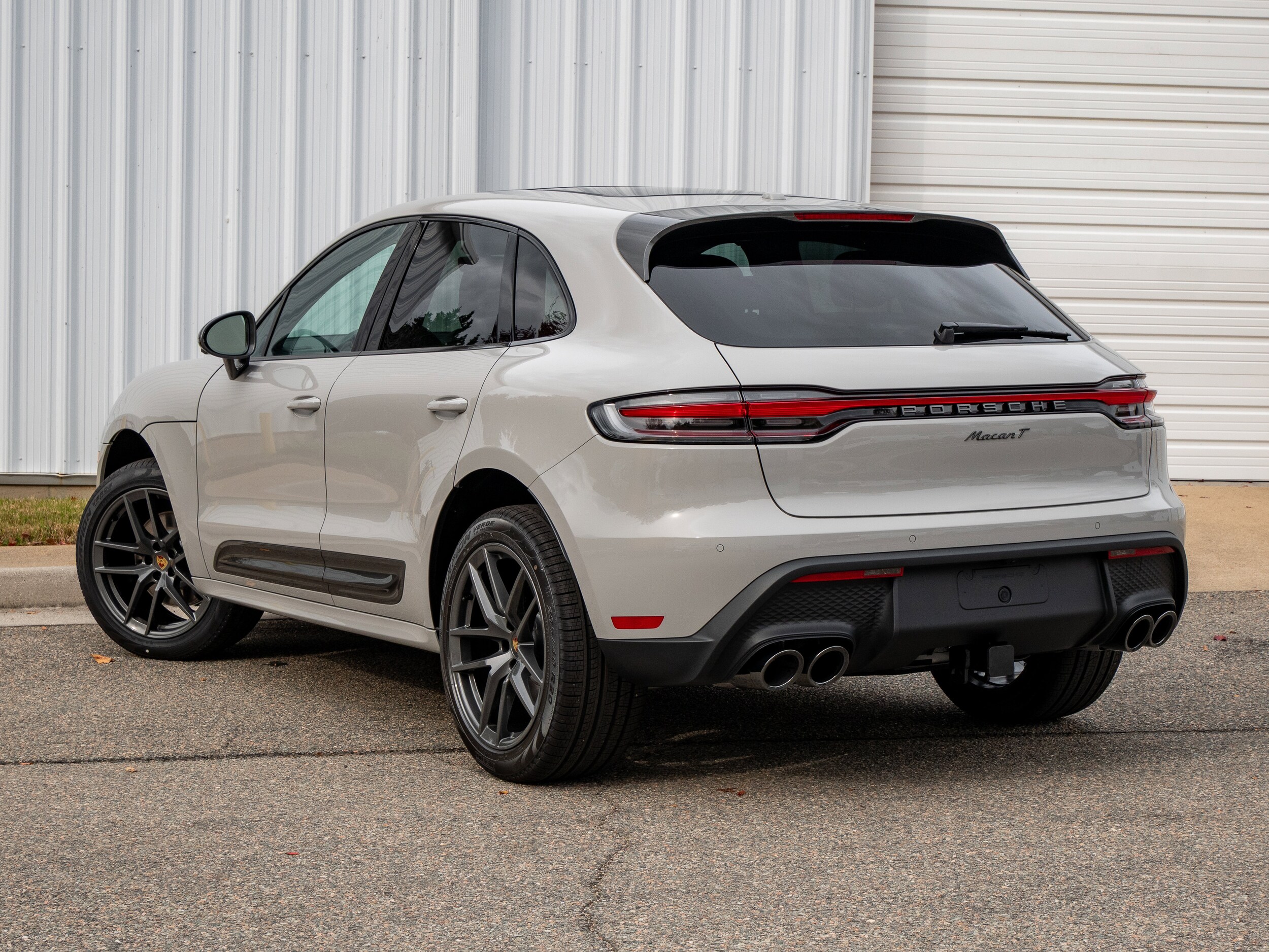 2026 Porsche Macan T photo 3