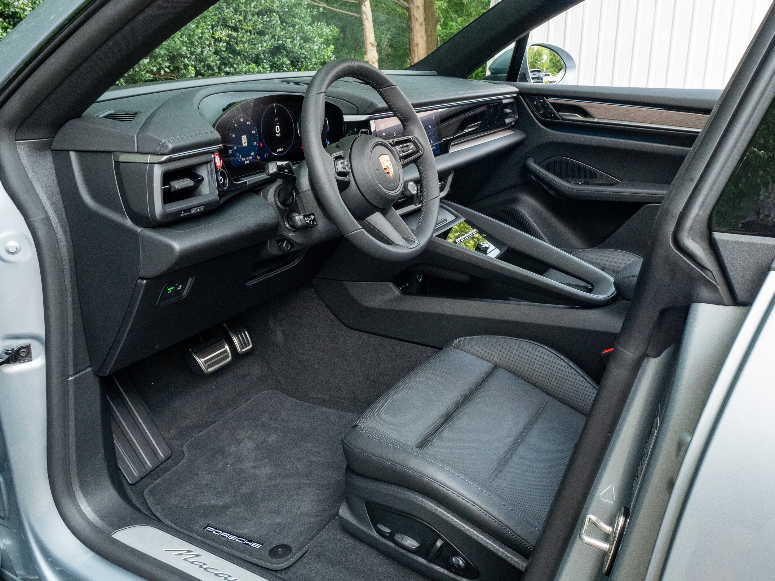 2025 Porsche Macan Electric photo 4