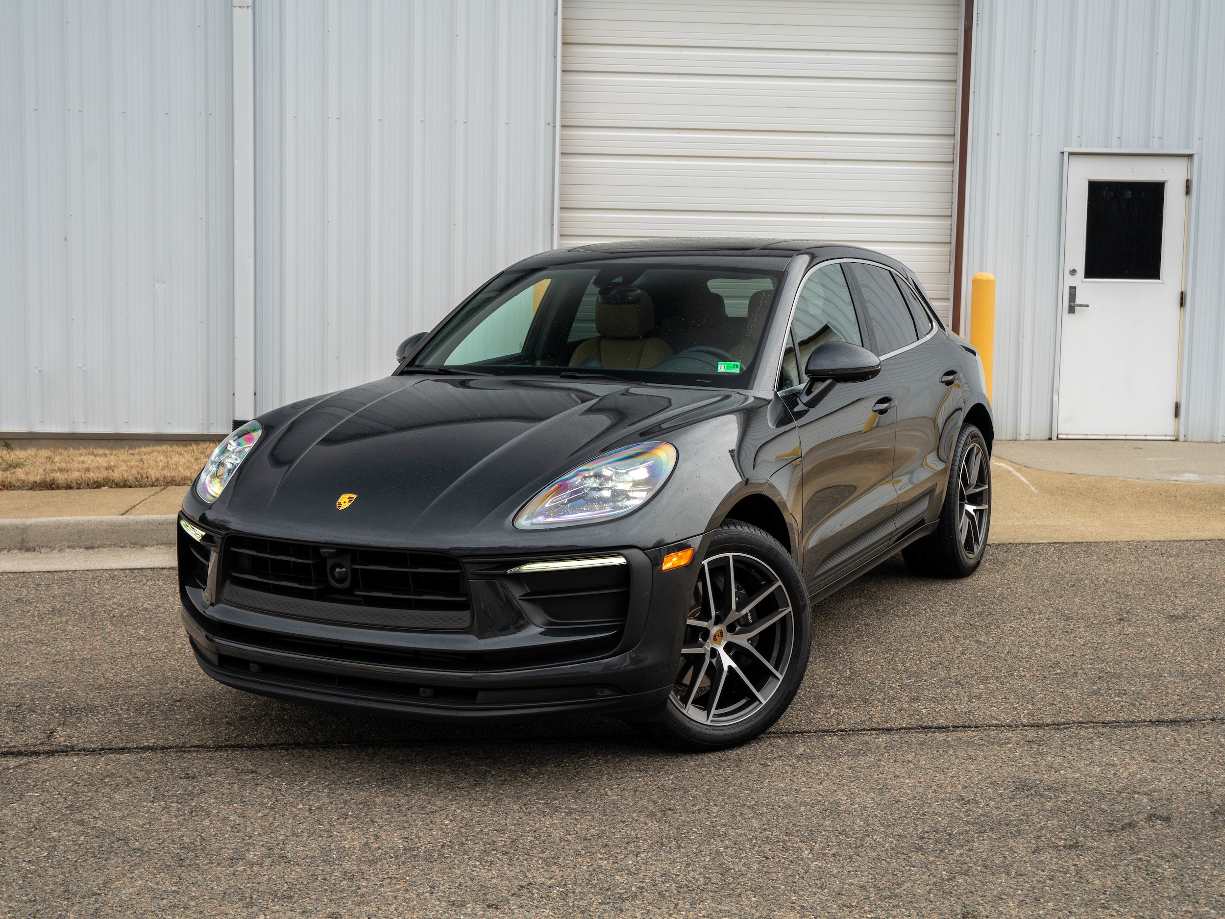 2025 Porsche Macan's photo