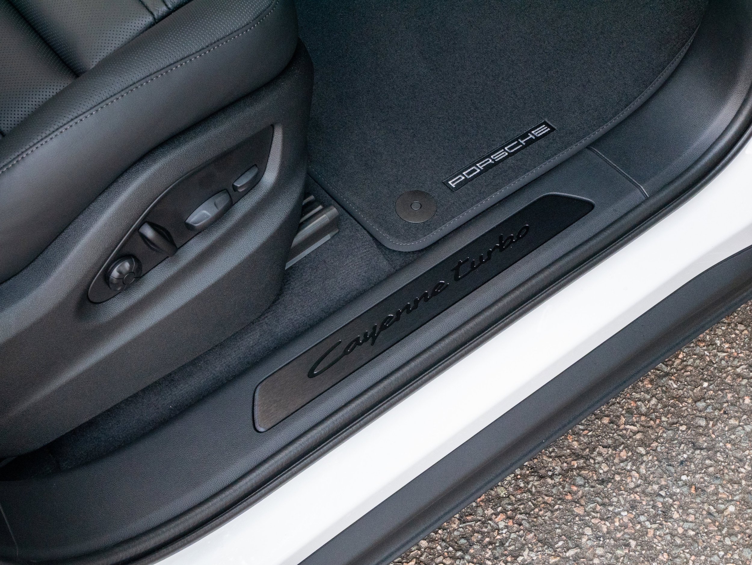 2025 Porsche Cayenne Coup Turbo E-Hybrid - Photo 30