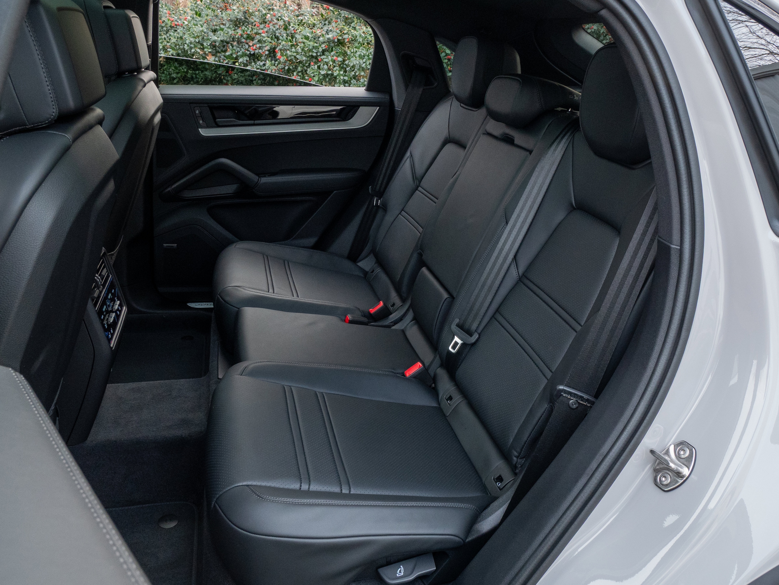 2026 Porsche Cayenne Coup E-Hybrid - Photo 39