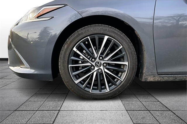 2024 Lexus ES 300h Premium photo 4