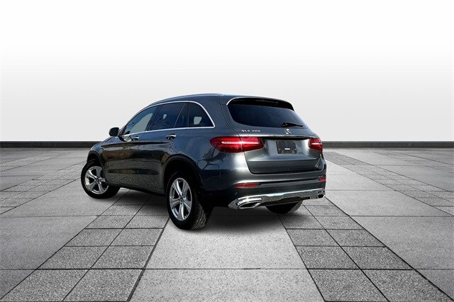 2018 Mercedes Benz GLC 300 4MATIC photo 3