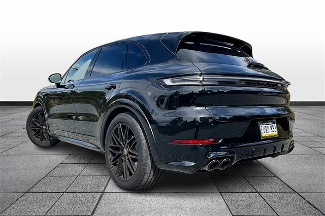 2025 Porsche Cayenne GTS photo 3