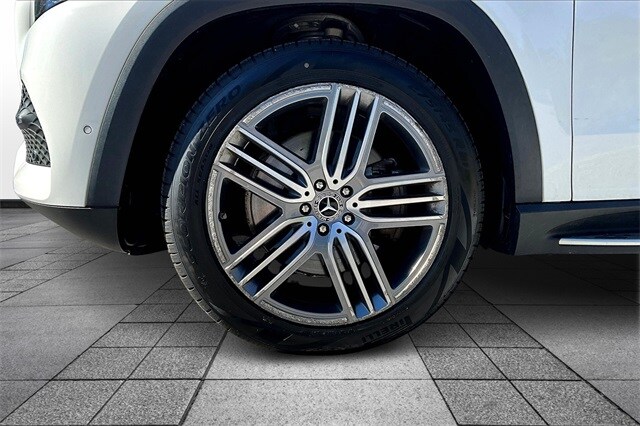2022 Mercedes Benz GLS 450 4MATIC photo 4