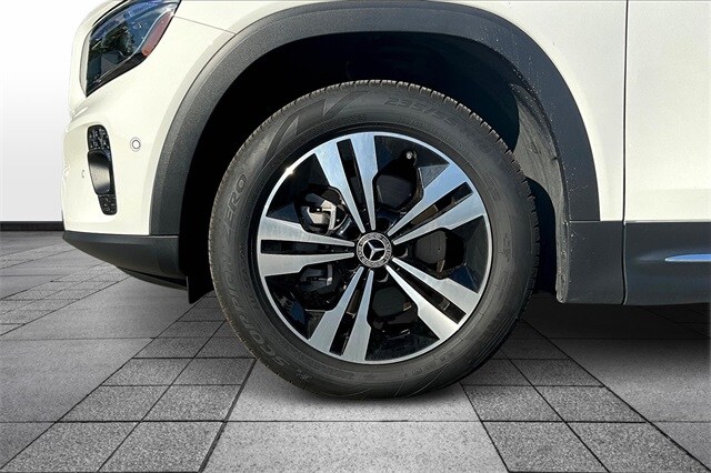 2025 Mercedes Benz GLB 250 4MATIC photo 4