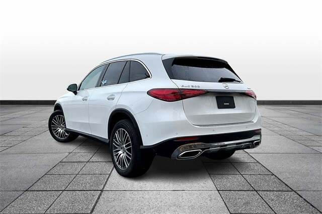 2025 Mercedes Benz GLC 300 4MATIC photo 3