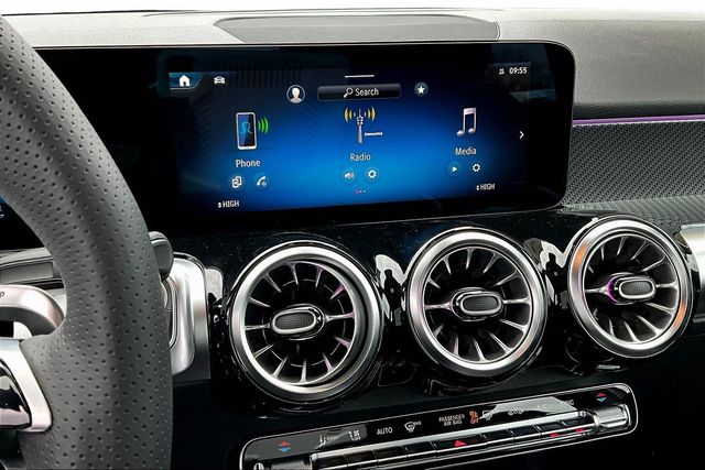 2026 Mercedes-Benz GLB AMG GLB 35 - Photo 10