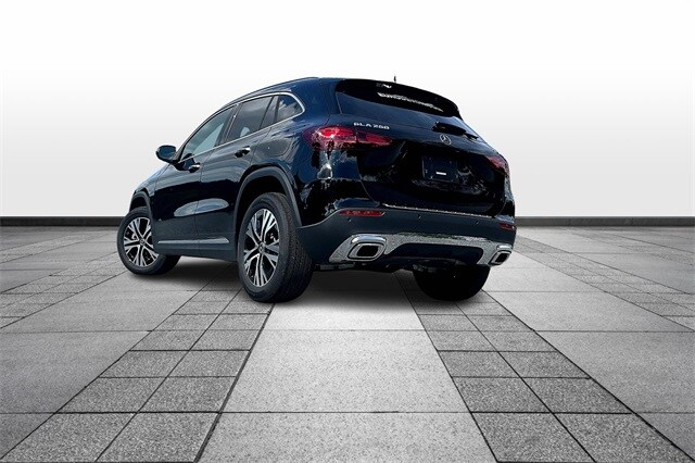 2025 Mercedes Benz GLA 250 4MATIC photo 2