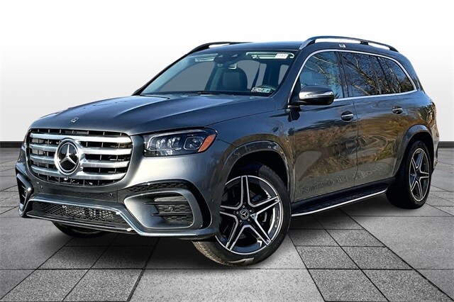 2026 Mercedes Benz GLS 450 4MATIC photo 2