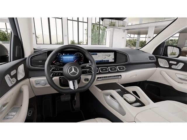 2025 Mercedes Benz GLS 450 4MATIC photo 3